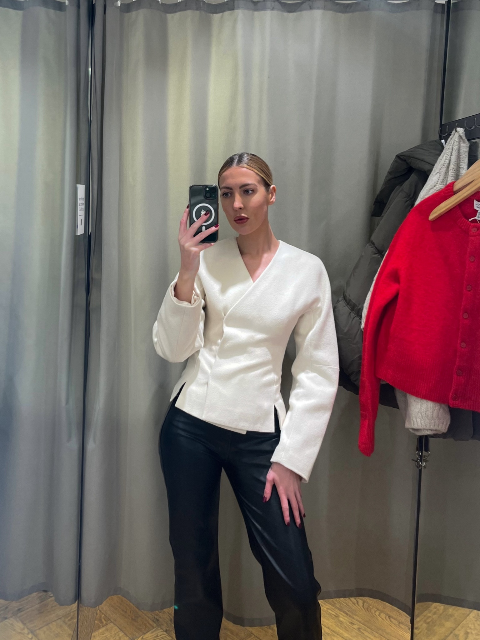 Wearing a size small in this cream & other stories blazer 

#LTKuk #LTKeurope #LTKwinter