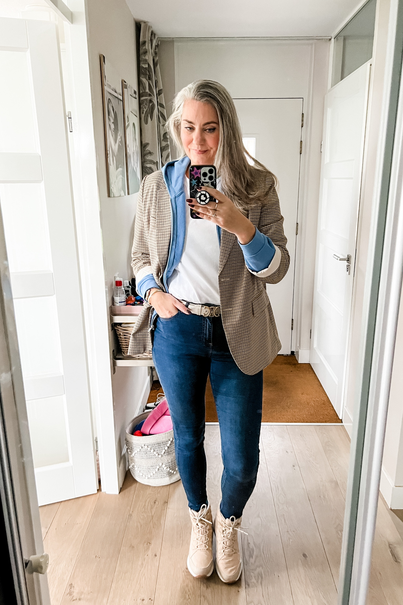 Ootd - Sunday. A basic white t-shirt under a blue oversized zip up hoodie. A neutral beige plaid blazer, dark blue LTS skinny jeans and snow boots. Navy hybrid coat. 

 

#LTKmidsize #LTKeurope #LTKstyletip