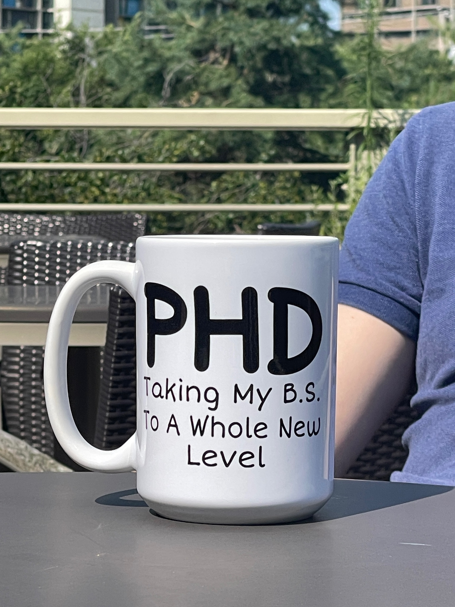 Wird seit vier Jahren in Ehren gehalten - habe den Becher meinem Partner geschenkt, als er seinen PhD angefangen hat. 🎓 Sorgt immer wieder für einen Lacher im Office 😬

#LTKeurope #LTKdeutschland #LTKgiftguide