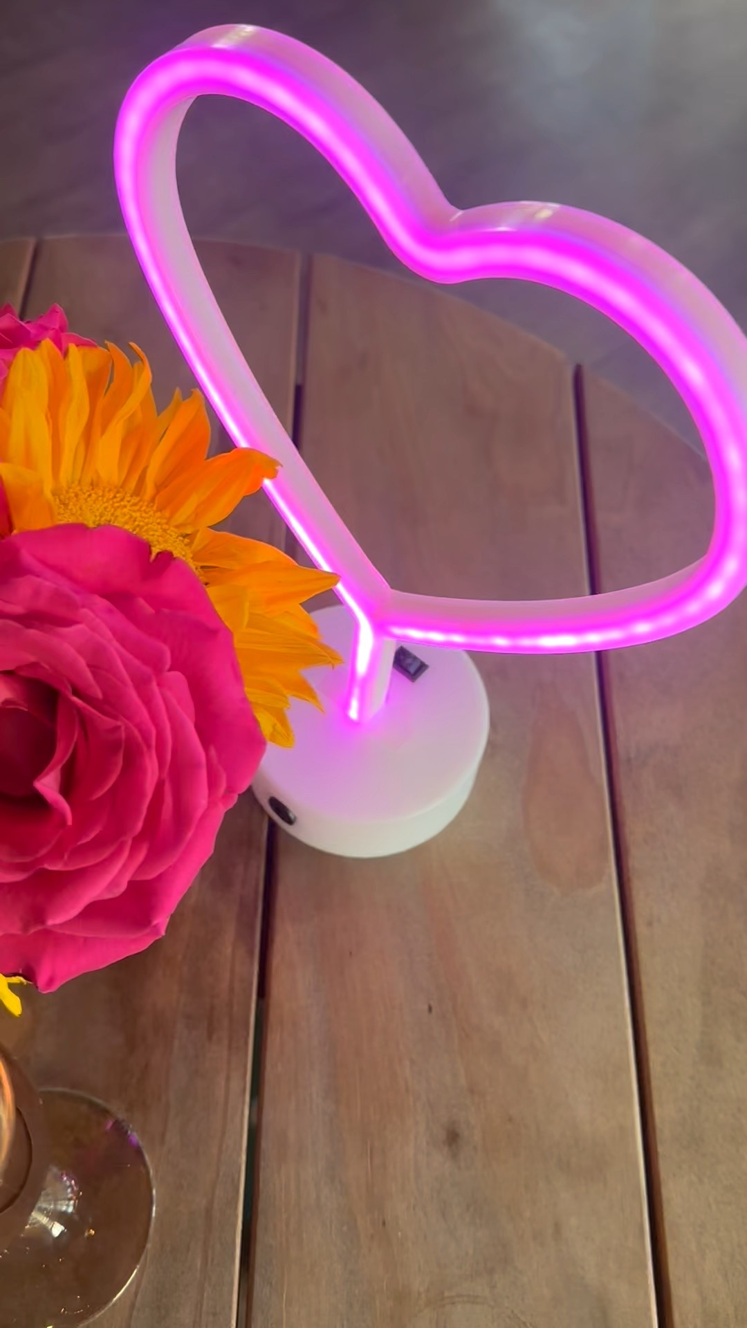 #valentinesday #cordlesslamp #floralarrangement #romantichome #softlighting #tablesetting #entertaining #homedetails #curatedhome #designinspo #valentinemood #eveningglow #lifestyleaesthetic

#LTKValentine #LTKdayinmylife