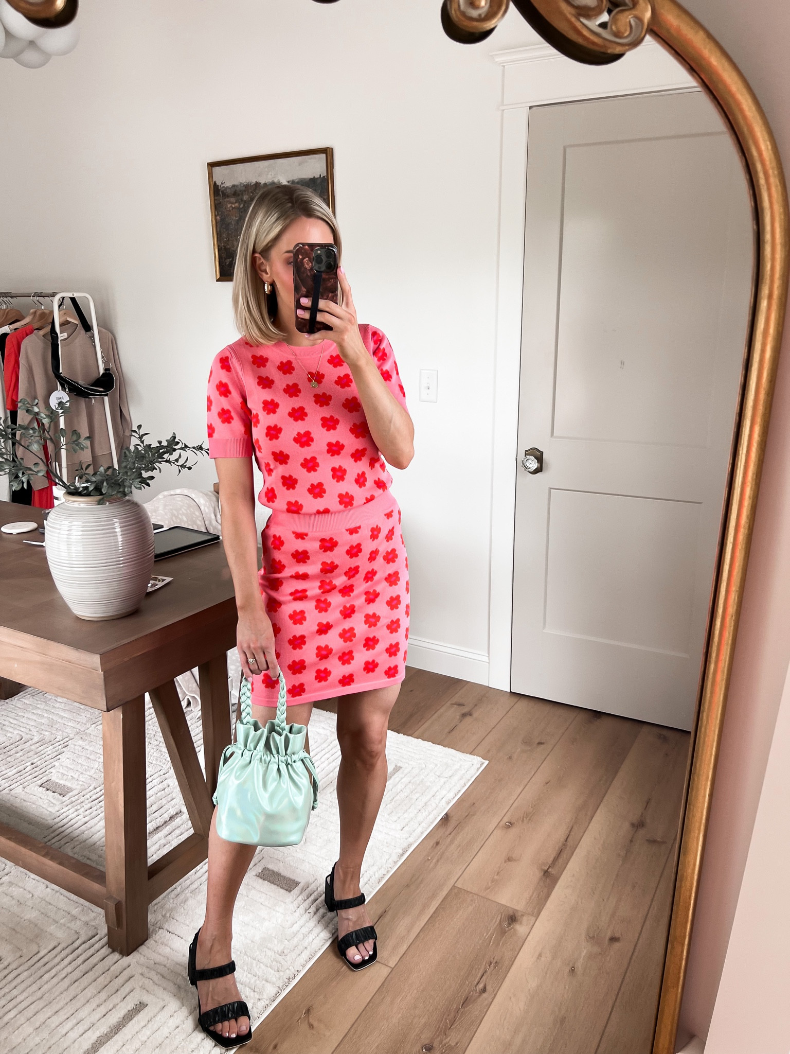 Fun & trendy look from Walmart! @walmartfashion #walmartpartner #walmartfashion 


#LTKunder50 #LTKstyletip #LTKSeasonal