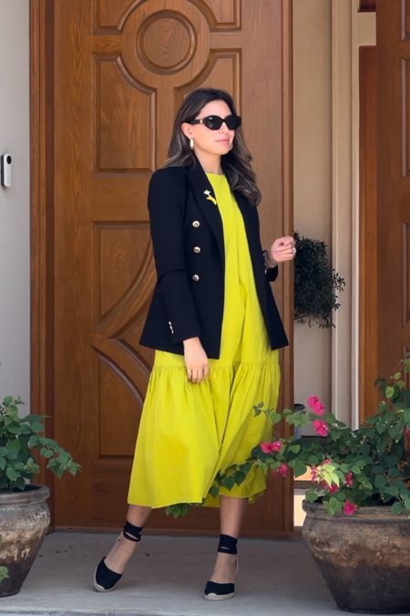 The lime maxi dress you need this summer! Oh, and if lime is not your color don’t worry there’s so many different color options!!

Pairs well  with a black blazer and espadrilles for a work look!

#LTKShoeCrush #LTKFindsUnder100