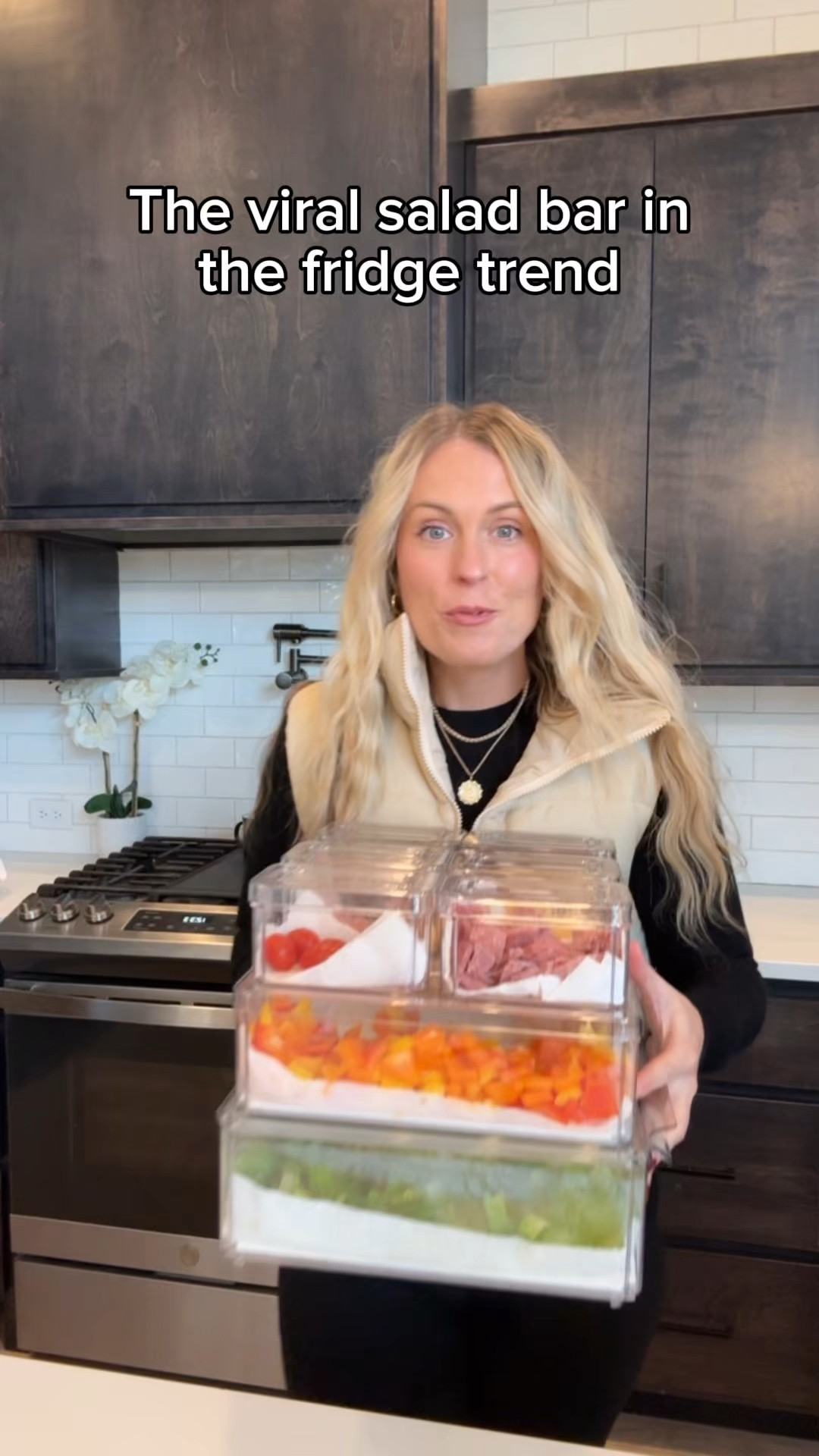 I saw the trend where people put a salad bar in the fridge… we have been doing this for a week and when I tell you we’ve eaten SOOO much healthier. Even my husband is eating a salad a day!!! Obsessed!!!

#healthy 
#salad
#fridge
#strorage 