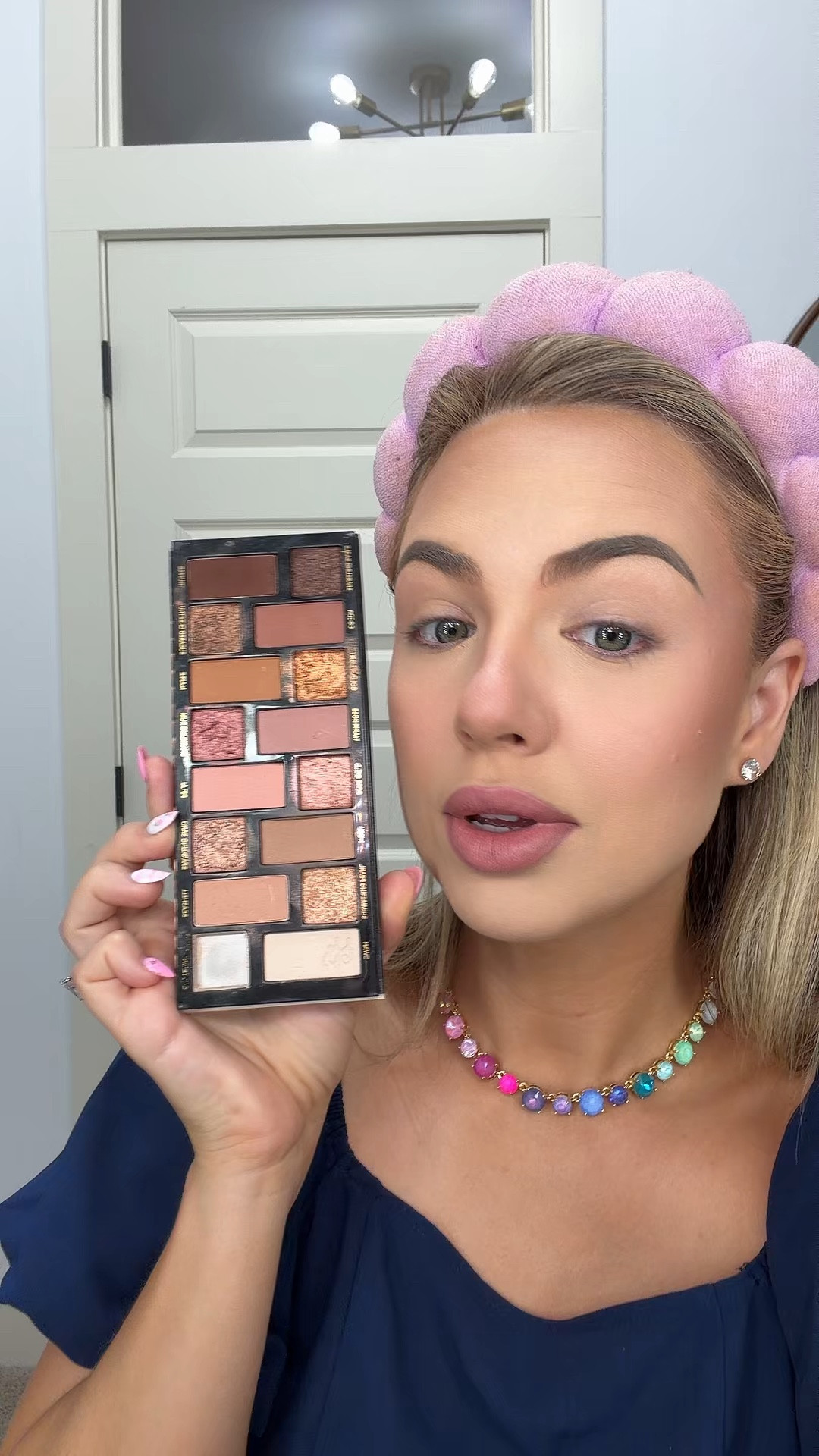 Obsessed with a quick, easy glam 😍✨ This 2-minute copper eyeshadow look is perfect for everyday wear OR a night out—super beginner-friendly and all done with the Too Faced Born This Way Natural Nudes palette 🙌

Warm tones like this are so flattering and give that effortless, put-together look without spending forever blending 👏 If you’ve been wanting a go-to neutral glam, this is IT 🔥

Everything I used is linked here for easy shopping 🛍️

#eyeshadowtutorial #softglammakeup #everydaymakeup 

#LTKSaleAlert #LTKMothersDay #LTKBeauty