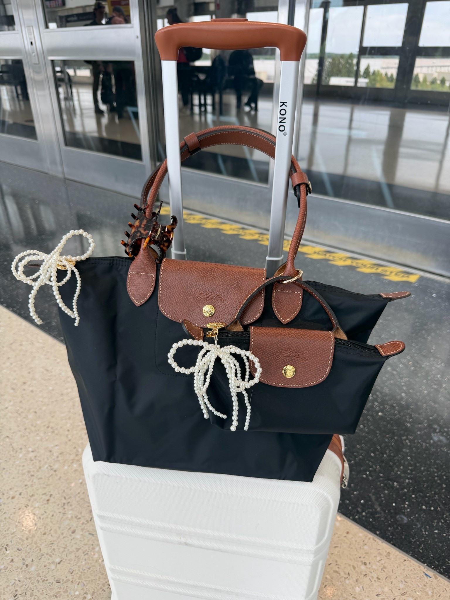 Travel bags of the day

Longchamp Le Pliage medium in black
Le pliage pouch and my carryon in from an Amazon set?

#LTKTravel