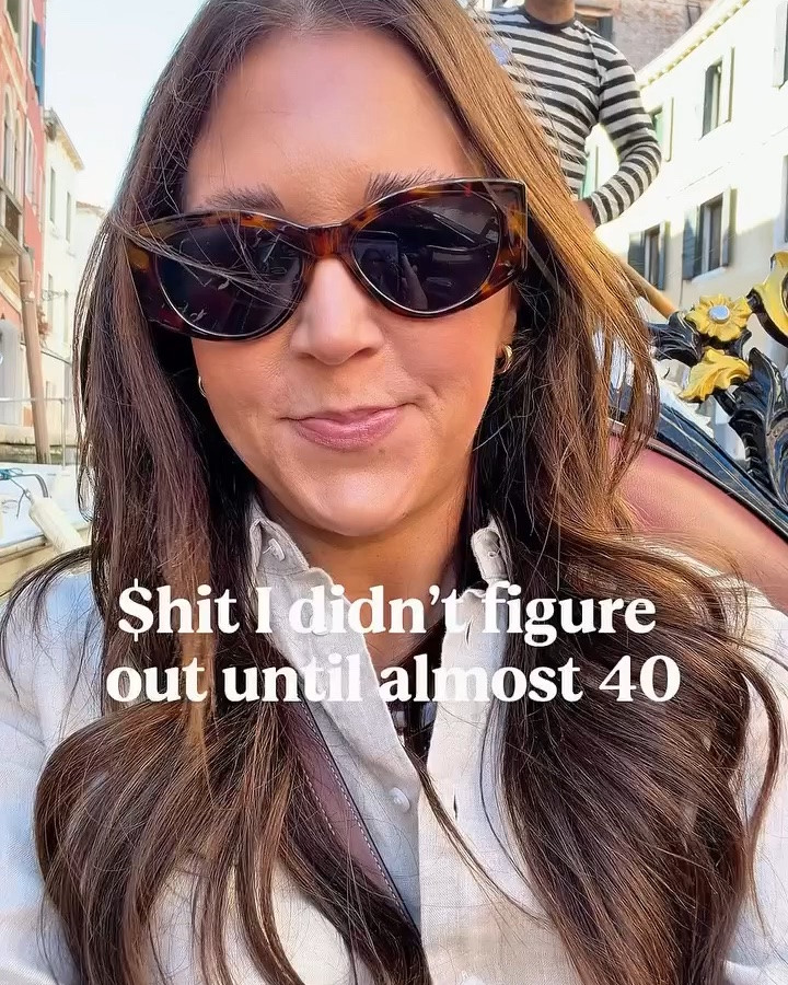 Sharing the almost 40 wisdom…🤪 C0MMENT “LIFE” for 🔗🔗 Nobody tells you that comfortable bras are life-changing, good shoes are an investment, muscle matters more than the number on the scale and washing your face before bed isn’t optional.

Most importantly? Taking care of yourself isn’t selfish. Finding routines that make you feel stronger, healthier, happier and more confident is one of the best things you can do! #WomenOver40 #LifeLessons #reallifemoments #Over40Style #EverydayLifeStyle