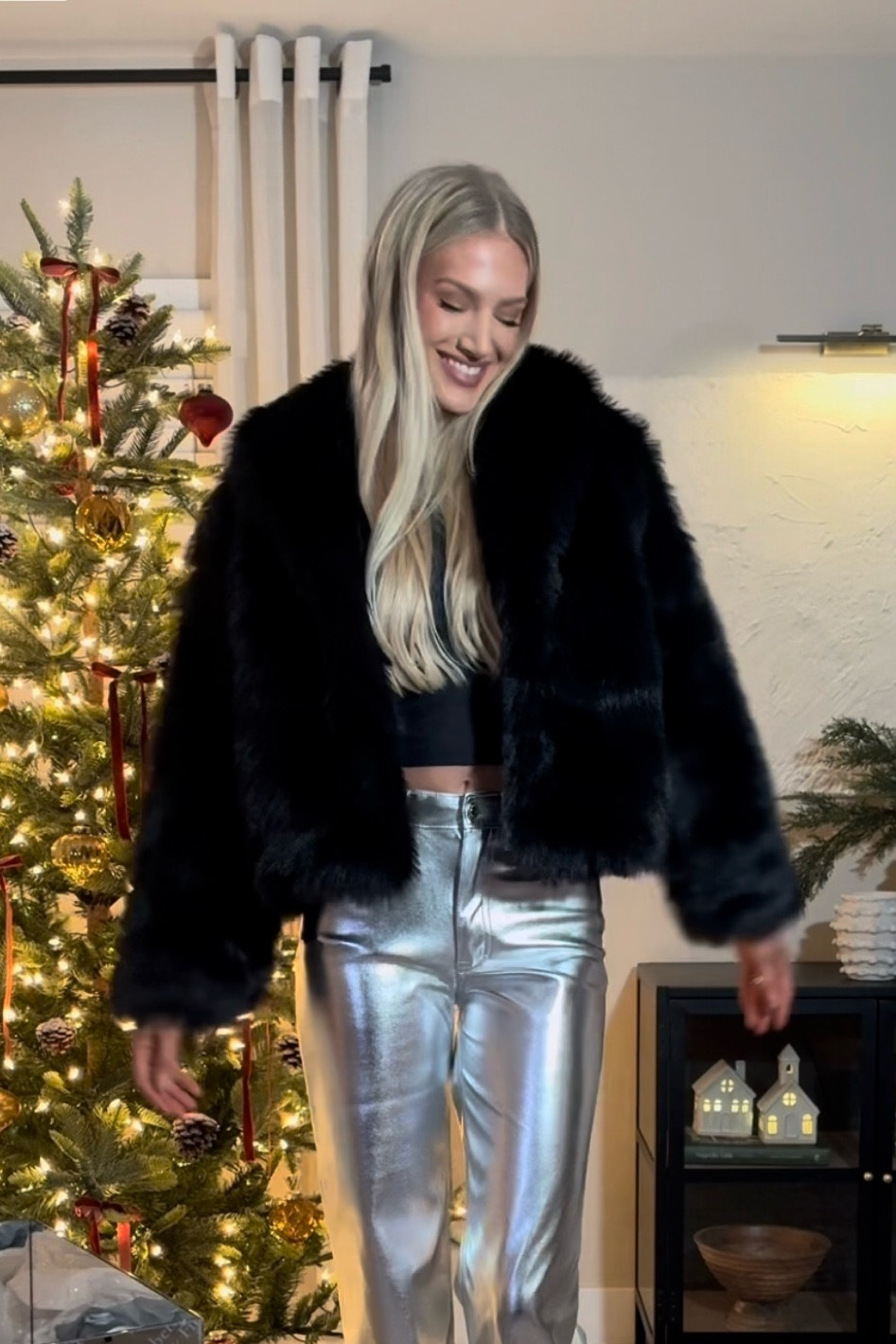 Coat size M

#abercrombie #coat #furcoat #fauxfur #fauxfurcoat #blackcoat #party #partyoutfit #holidayparty

#LTKHoliday #LTKSeasonal #LTKparties