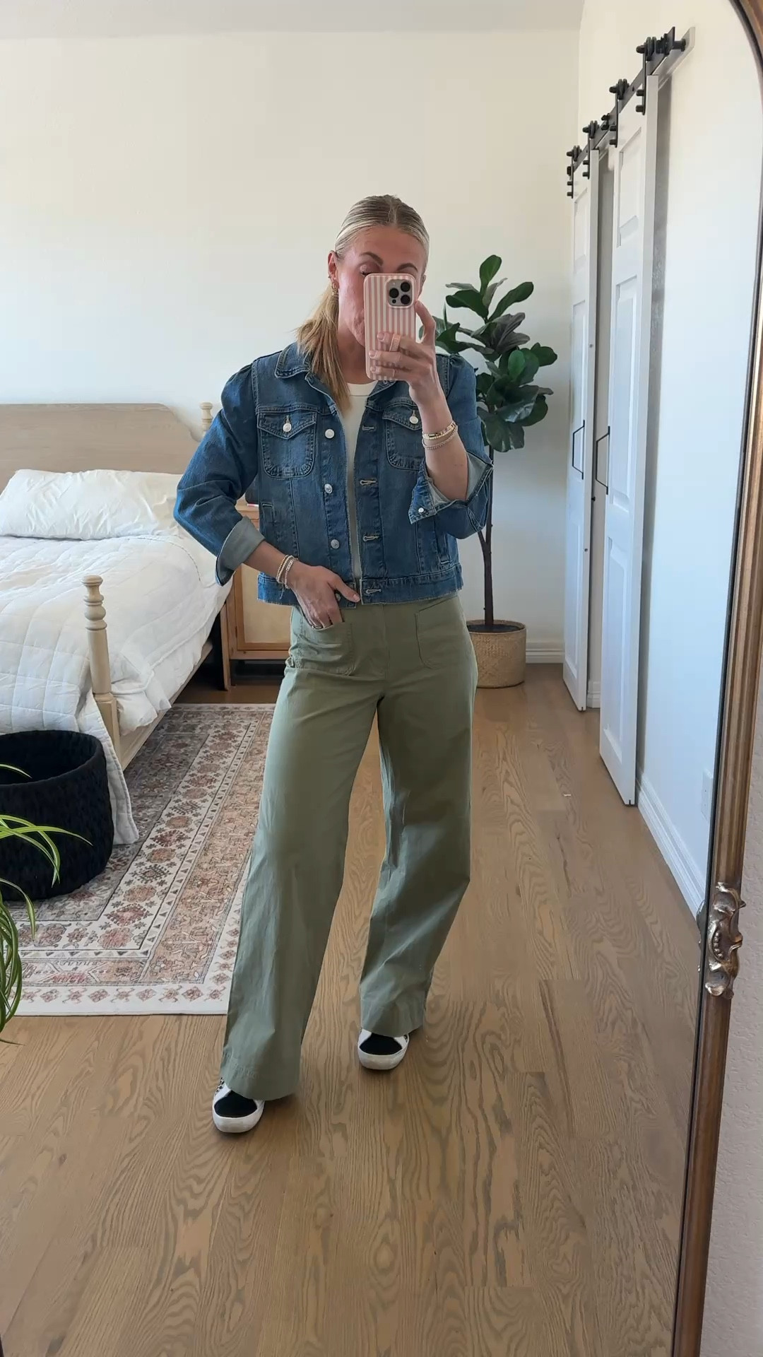 Absolutely love these pants from Walmart! They do run a little big so I suggest sizing down if you’re in between sizes. 

#WalmartPartner
#WalmartStyle
@WalmartStyle


￼