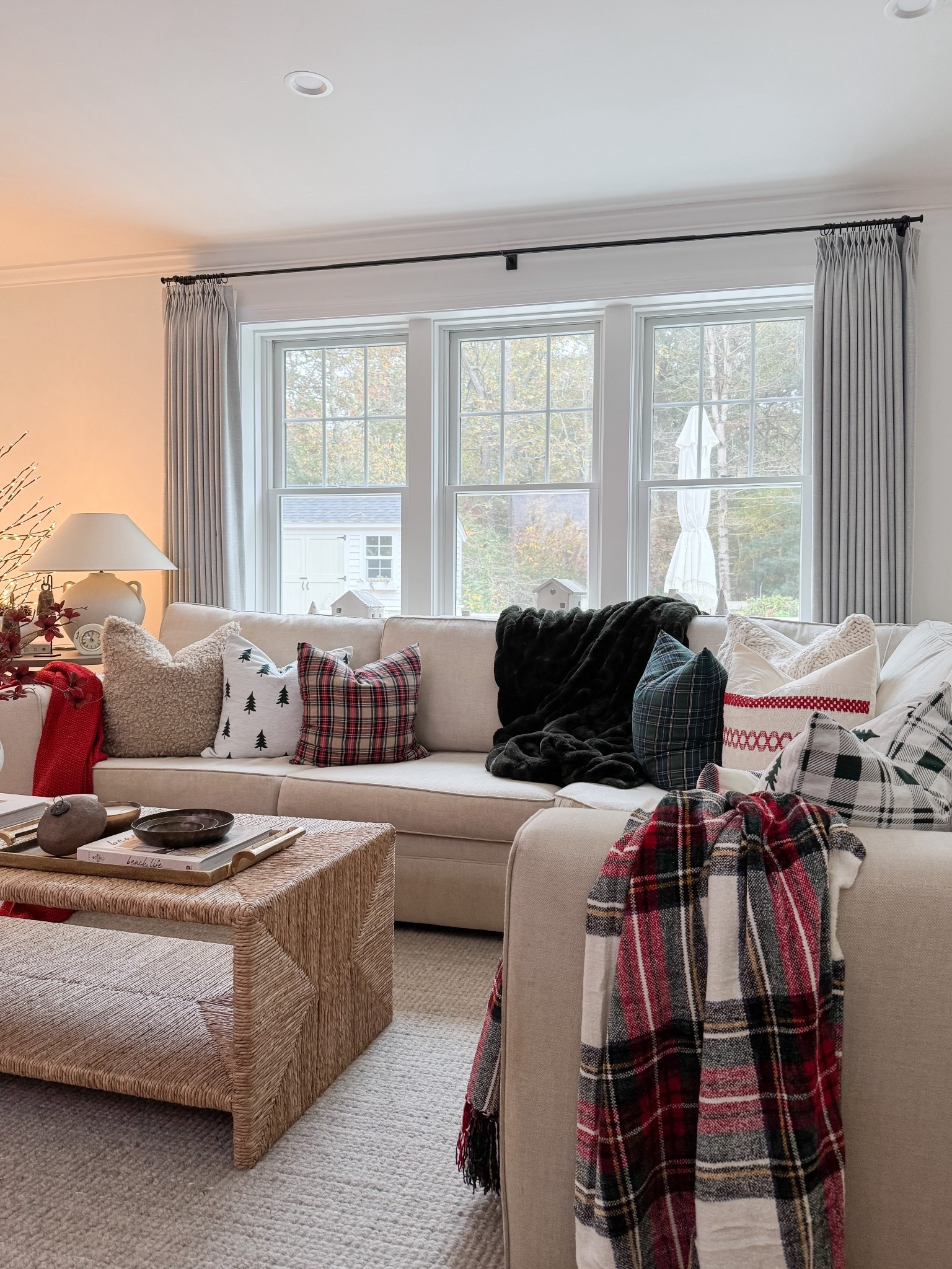 Holiday living room

Amazon home  Ralph Lauren Christmas decor  Coastal living room  throw blanket, throw pillows, potter barn sofa,  vase, jute rug, sherri calnan home 

#LTKHoliday #LTKFindsUnder50 #LTKHome