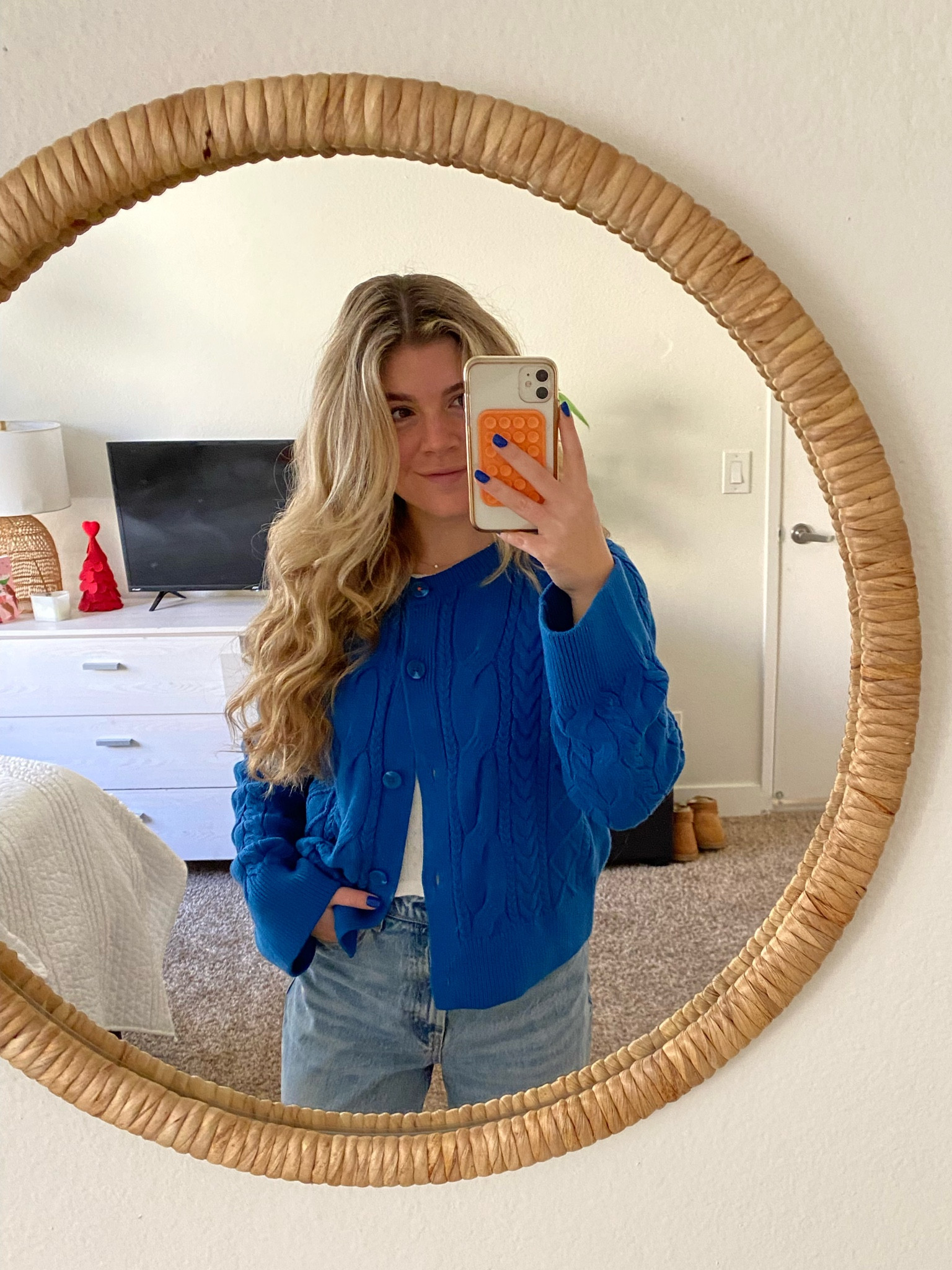 obsessed with this cobalt blue cardigan 💙 outfit inspo, ootd, sweater and jeans, casual outfit, sweater outfit
