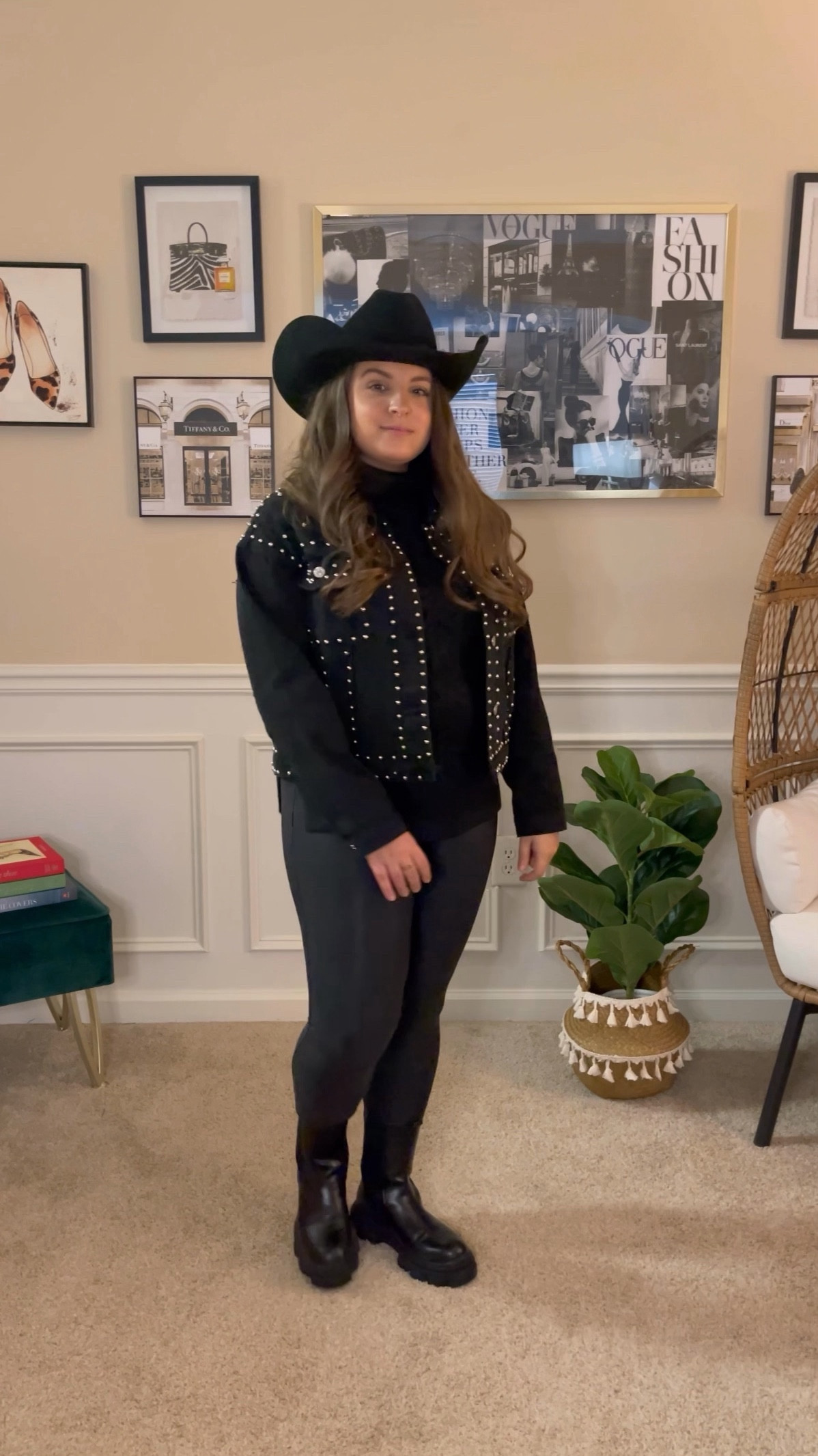 Grunge Cowgirl Outfit

Rodeo look // rodeo outfit // cowgirl boots // cowgirl hat // cowboy hat // lug sole boots // Spanx faux leather leggings // studded jacket // sleeveless sweater

#LTKfindsunder100 #LTKVideo #LTKstyletip