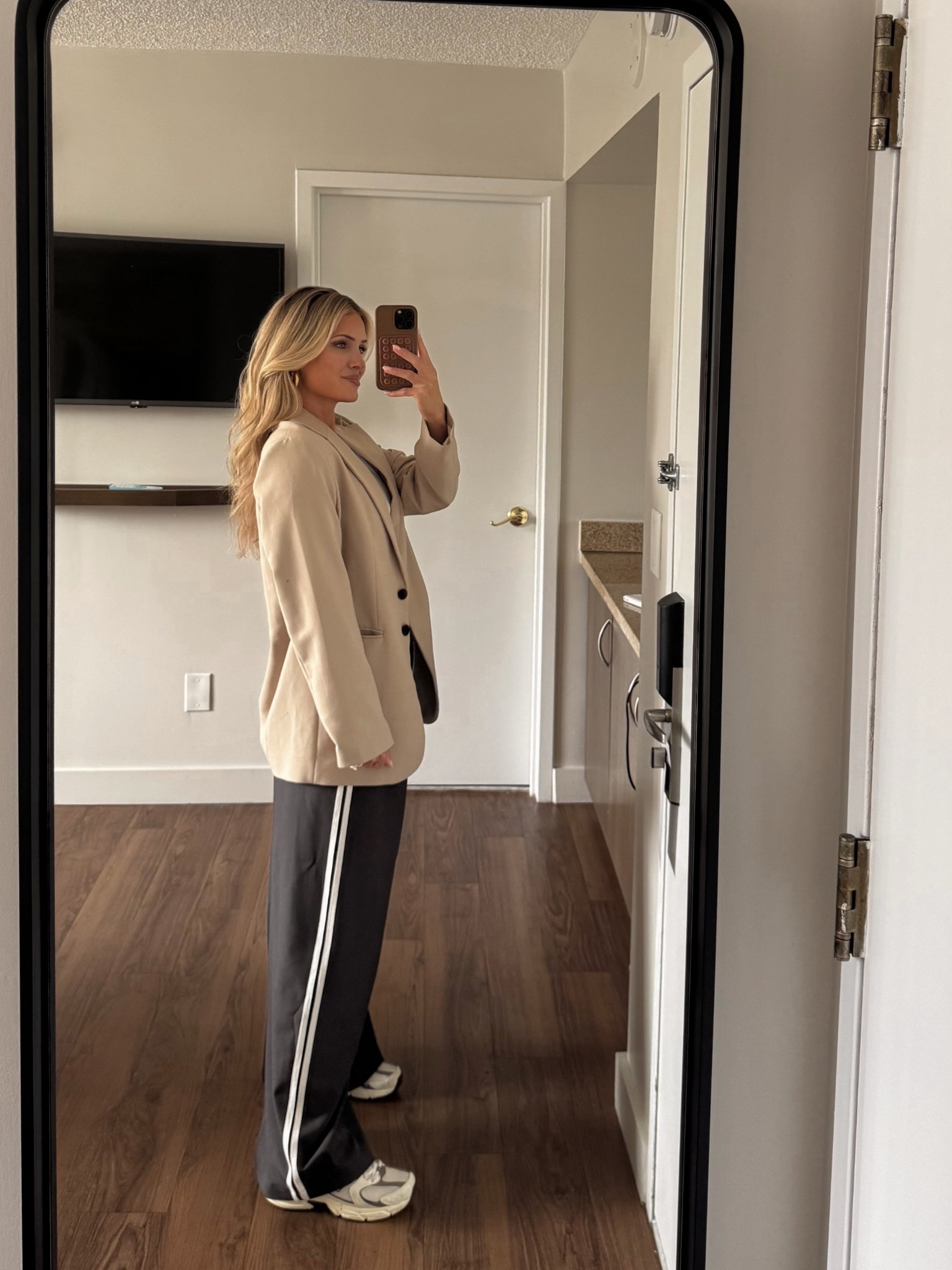 Oversized looks have been my favorite lately! Size medium/6 in blazer and xs in pants! 