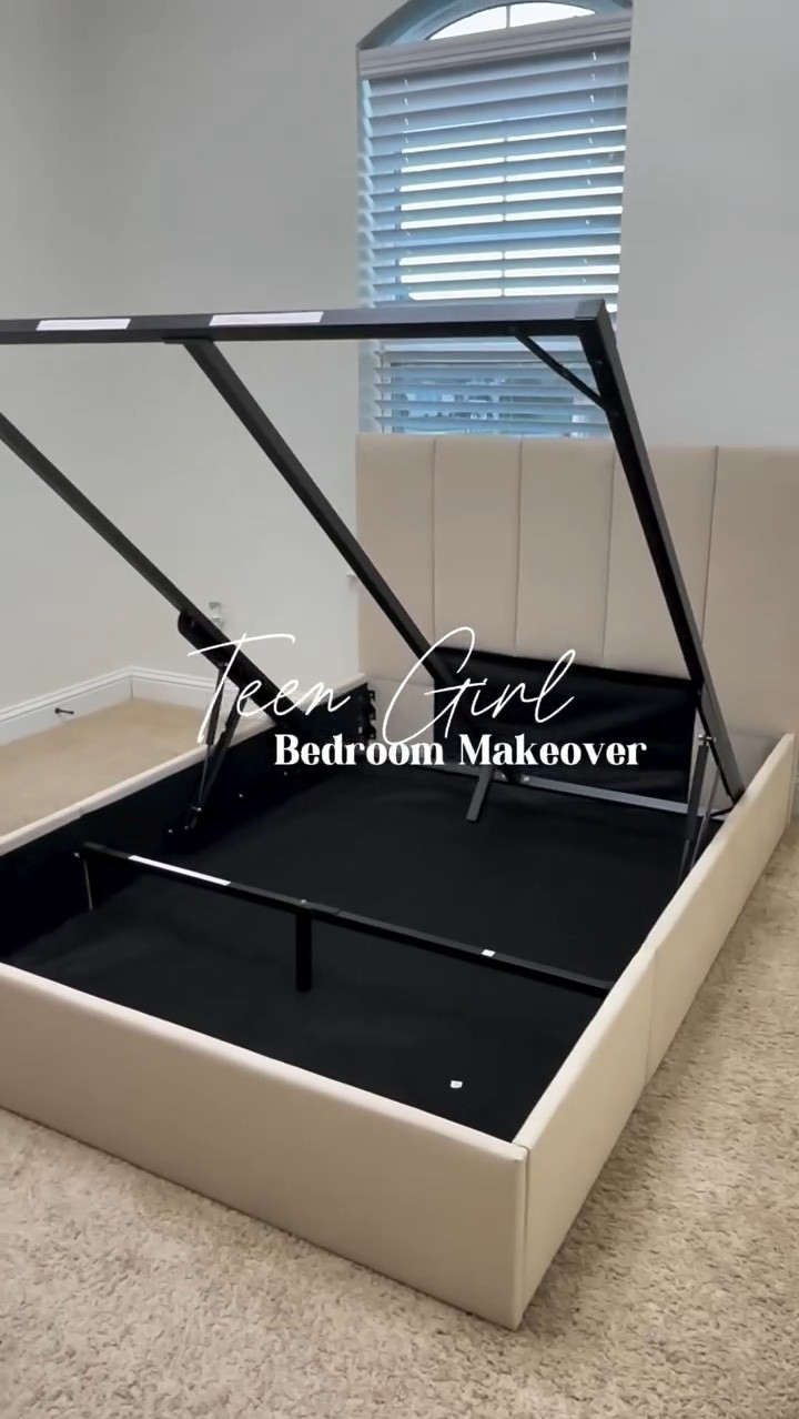 Teen-approved upgrades hit different! 

Give my daughter the freedom to pick what she loves turned this room into a space she’s proud of & loves, would you do the same for your teen?

See something you like comment “Shop” and I’ll send you a link 

Paint - SW Creamy
Wallpaper - Ondecor Peel and Stick Wallpaper - C221
Curtains - @thehues_home Florence 4 Layers OEKO Heavyweight Soundproof Thermal 100% Blackout Woven Textured Custom Curtain