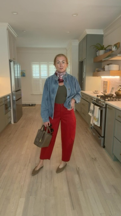 These @Ruti pants are the perfect transition to fall! 

Size 6 in pants 
Small in jacked and top 
Shoes tts