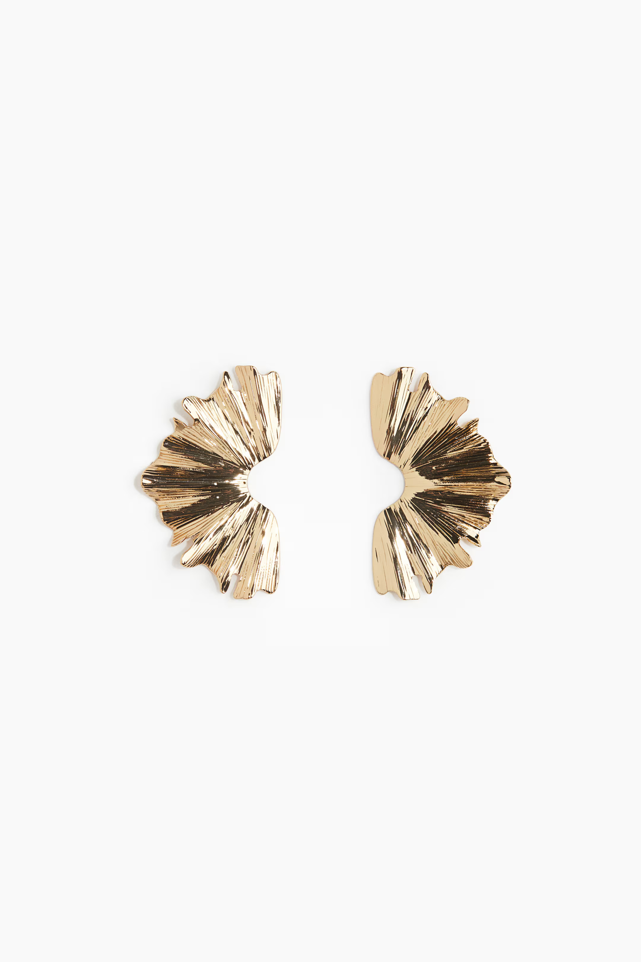 Petal-shaped earrings | H&M (UK, MY, IN, SG, PH, TW, HK)