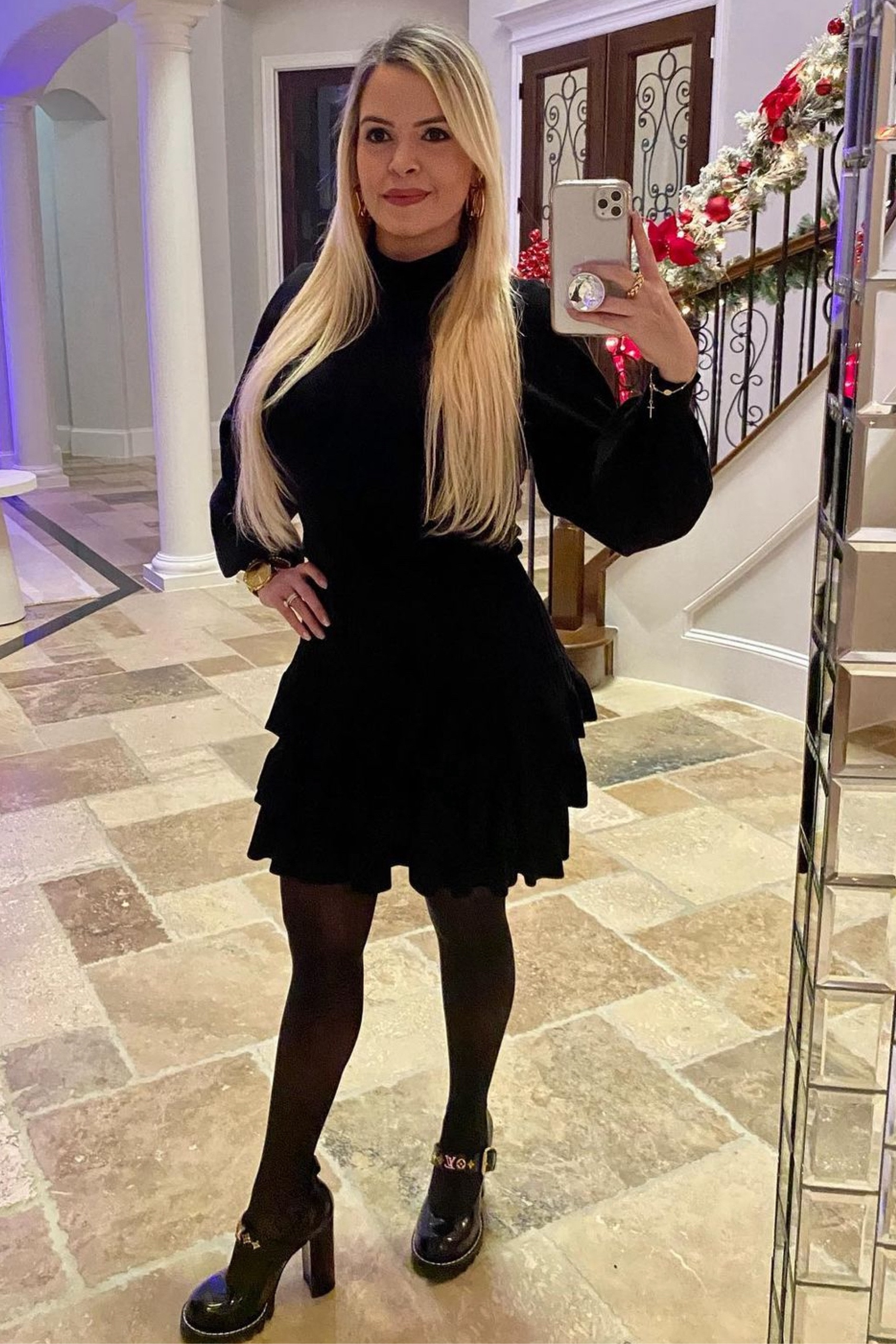 Amo esta combinación. Vestido de sweater con medias panty y zapatos cerrados. Everything in Black 😍

#LTKBeauty #LTKActive #LTKStyleTip