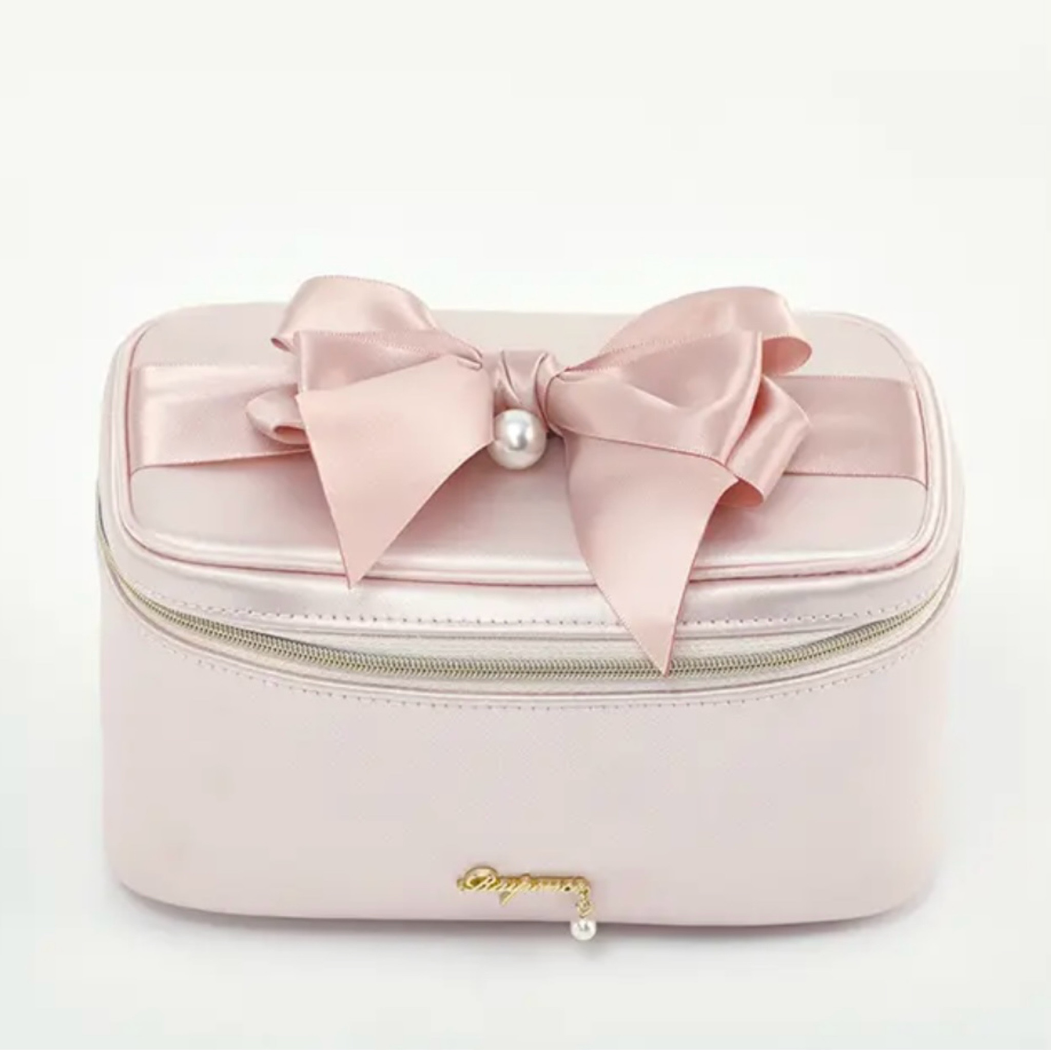 Super cute pink satin makeup bags!




#LTKFindsUnder50 #LTKBeauty #LTKItBag