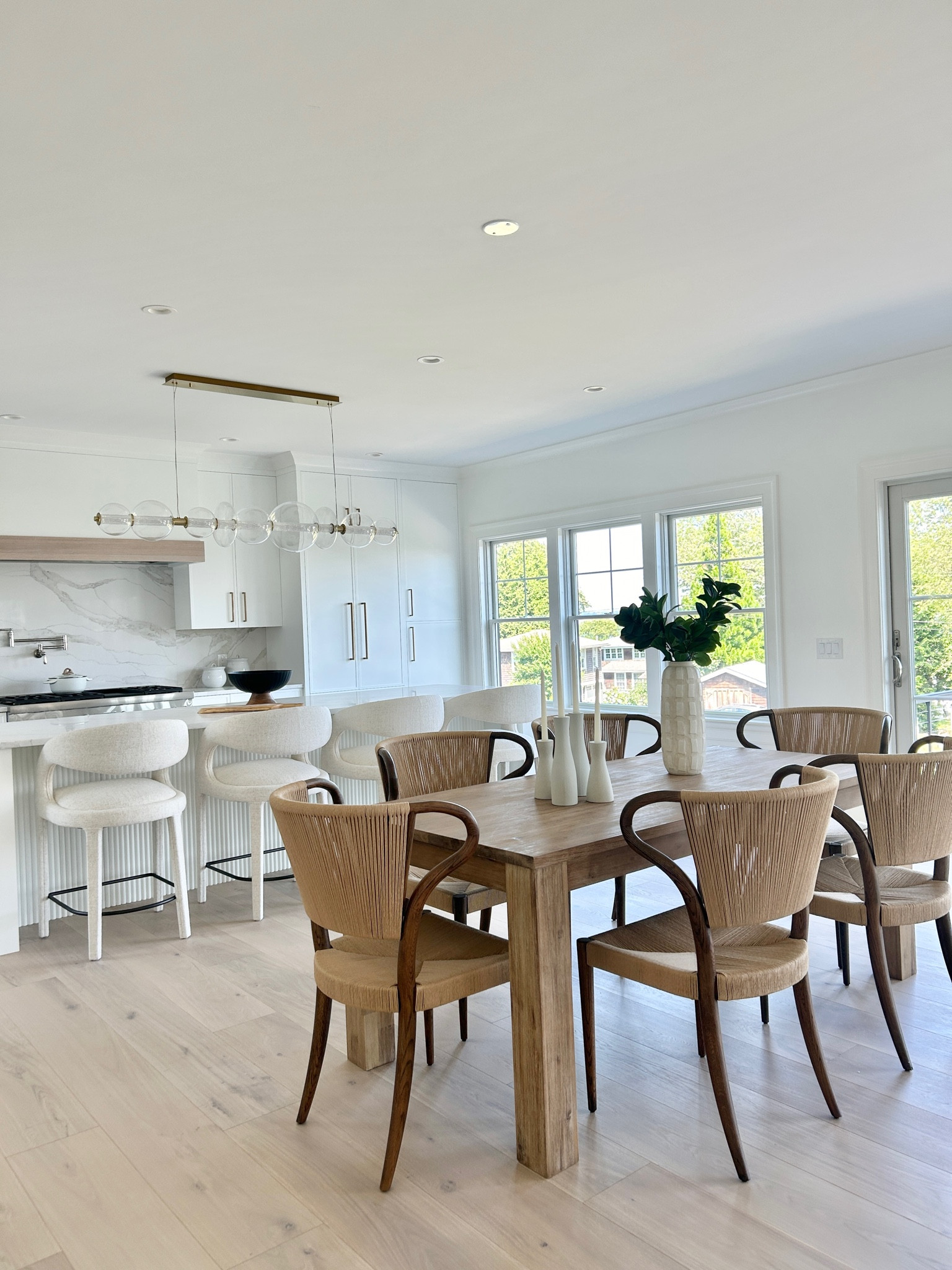 Kitchen counter stools, dining table.

#counterstools #diningtable

#LTKHome