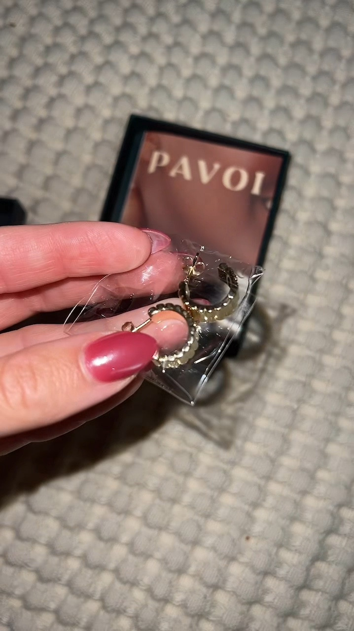 Pavoi scalloped earrings from amazon! Such good quality + affordable!
#creatorfavorites2024



14K Gold Plated Chunky Lightweight Hoop Huggie Earrings for Women 
Chic Boho Ribbed Croissant Scallop Statement Jewelry Earrings

Women’s earrings
Hoop earrings for women 
Pavoi earrings amazon 

#LTKFindsUnder50 #LTKStyleTip