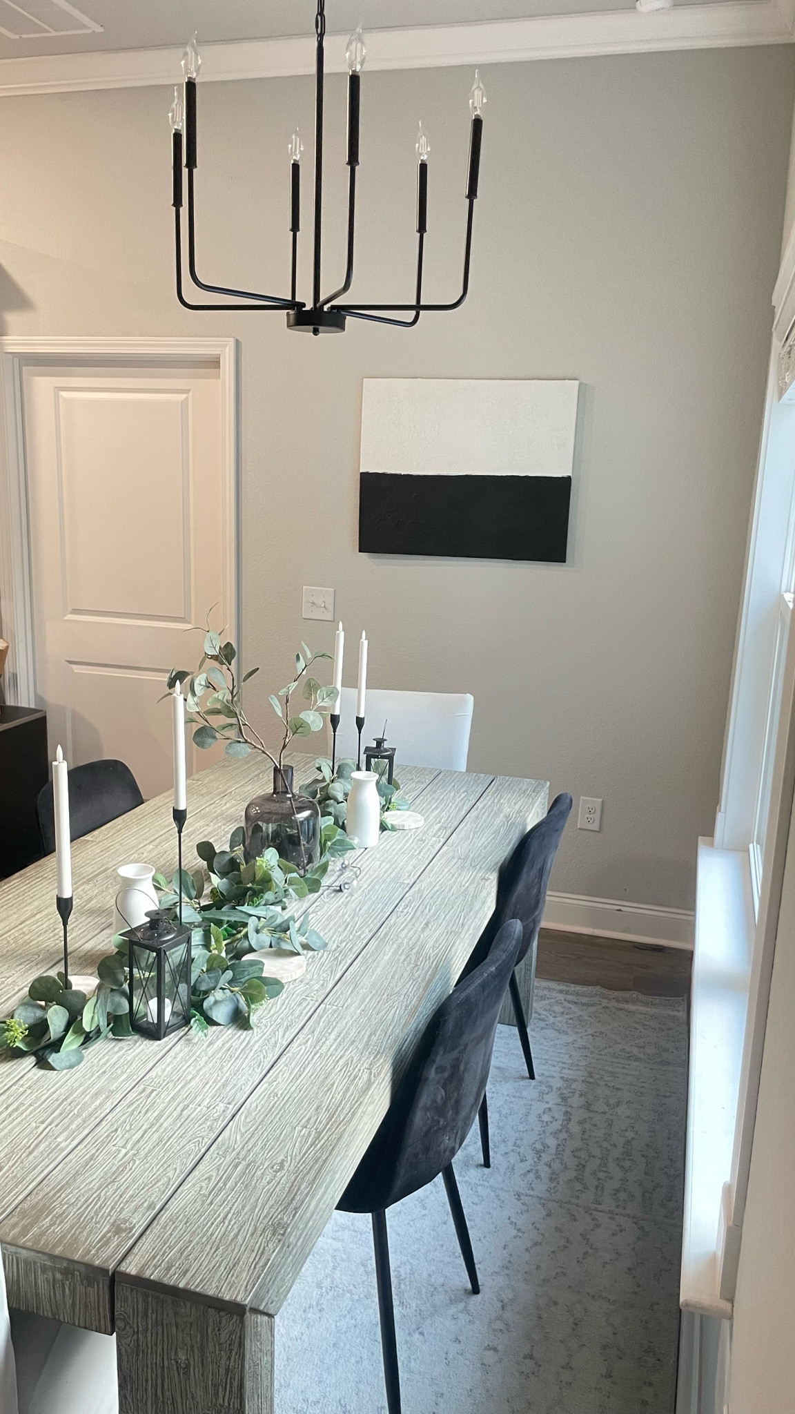 I FINALLY got a new *centered* dining room chandelier! 🙌🏼

If you’ve been following me for awhile you know that the chandelier above my dining table when we moved in, was soooo off centered, it drove me crazy! 🤪 

I’ve been waiting to find the perfect chandelier at an affordable price, and this was the one! 🖤

I grabbed this chandelier for $45 off Amazon✨

✨follow @corcoran.designs for easy, affordable ways to create an organized, aesthetic home 🤍

Modern home decor, modern home styling, modern dining room, dining room table styling, modern dining room chandelier, black chandelier 

#diningroom #modernhomedecor #diningroomdesign #moderndiningtable #modernchandelier #diningchandelier#LTKVideo 

#LTKSaleAlert #LTKU #LTKHome