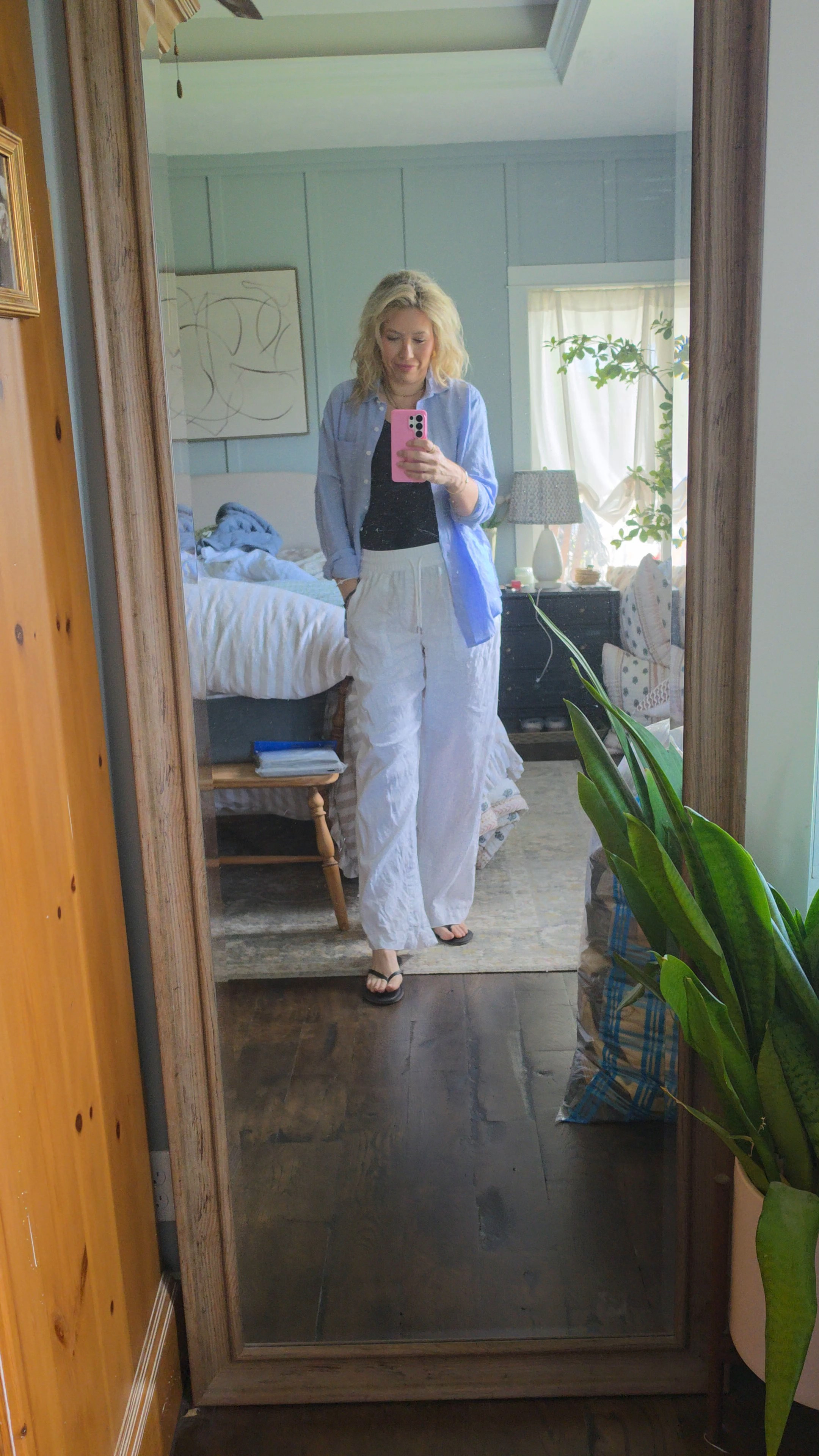 Shopping with my sis and niece in casual linen 

#LTKmomlife #LTKdayinmylife #LTKOver40