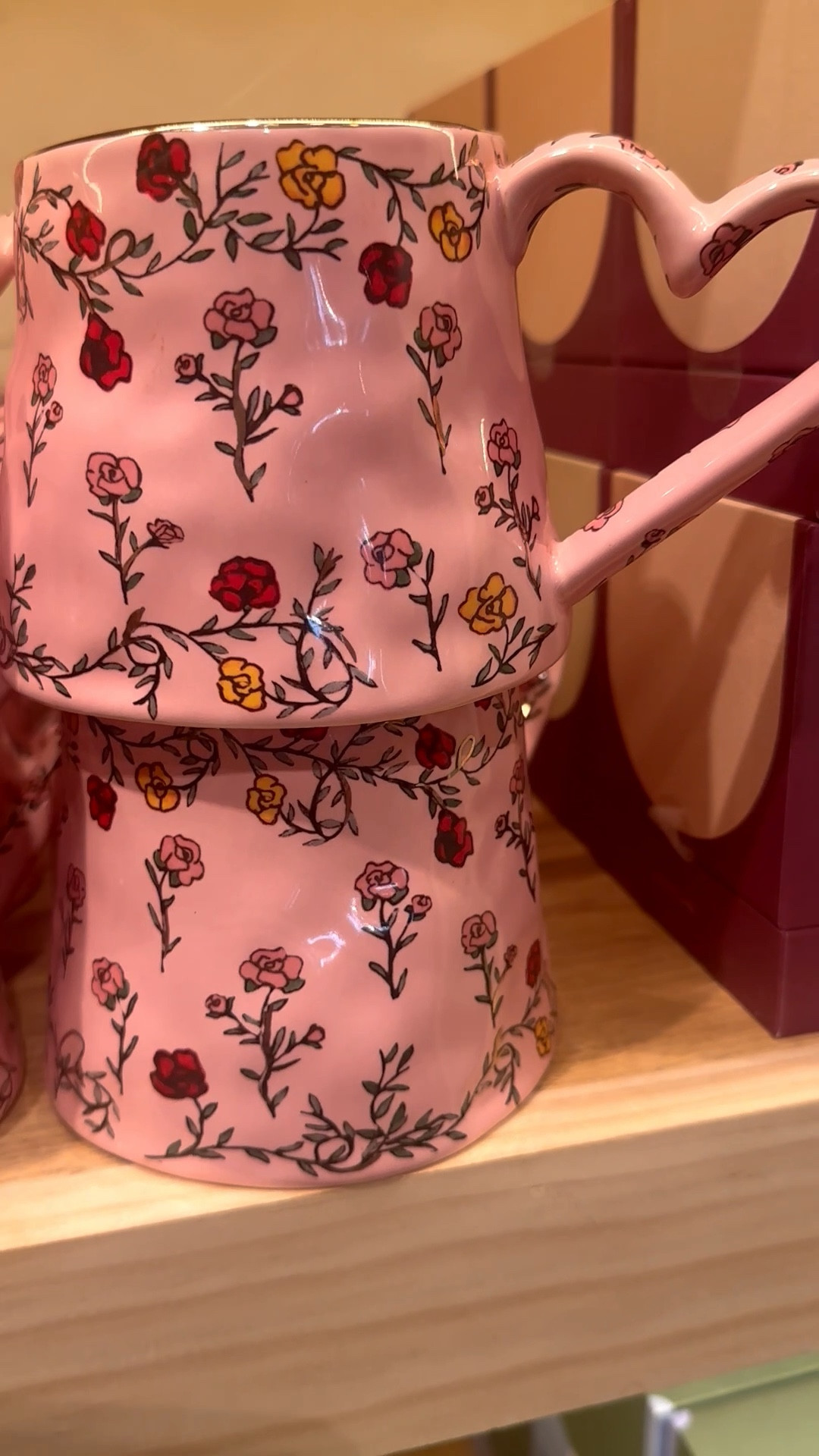 Love is in the air… and on the table!💖

#tabletop #tableware #valentinemood #tablesetting #entertainingathome #homemoments

#LTKValentine #LTKHome