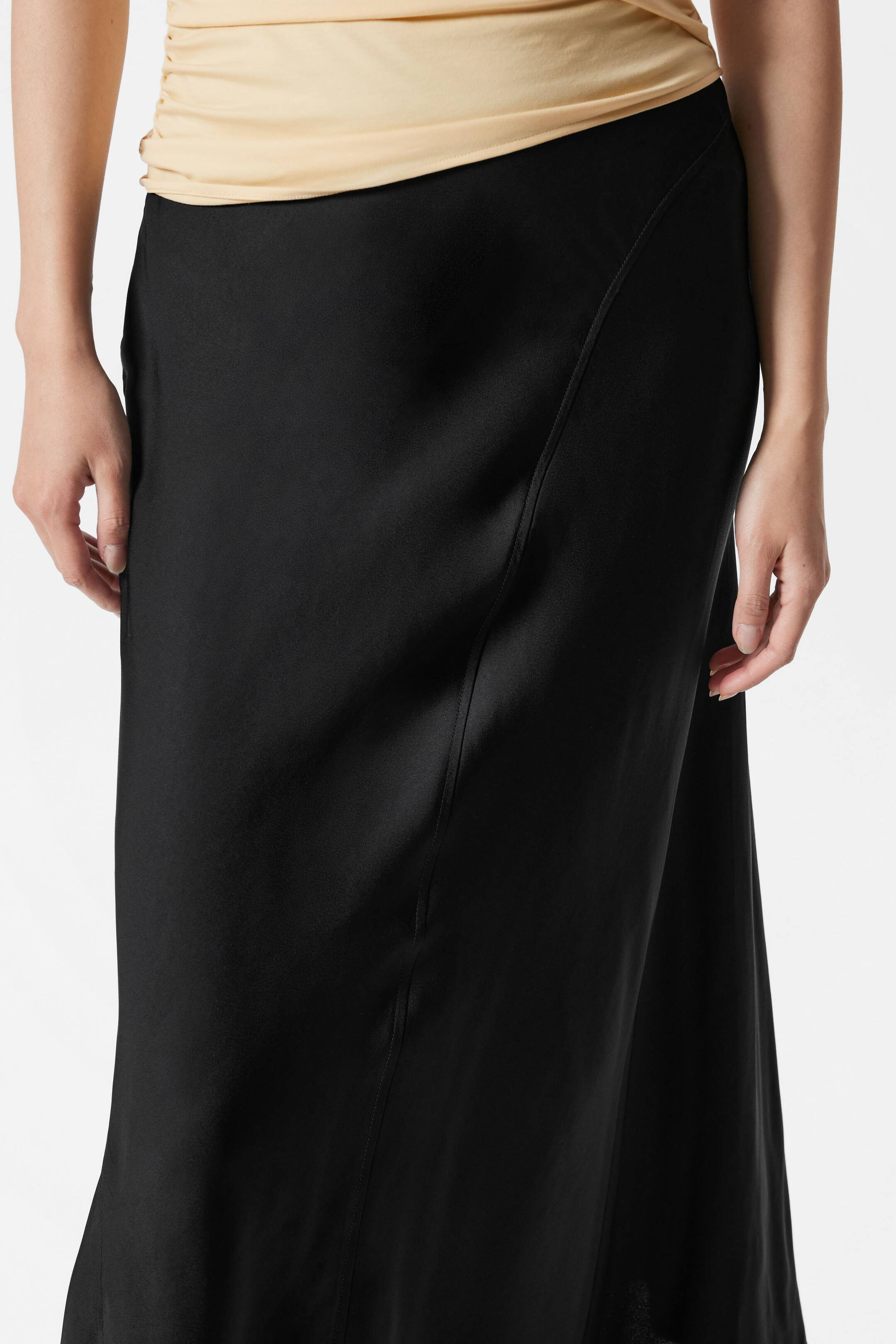 Satin Midi Skirt - Black - Ladies | H&M GB | H&M (UK, MY, IN, SG, PH, TW, HK)
