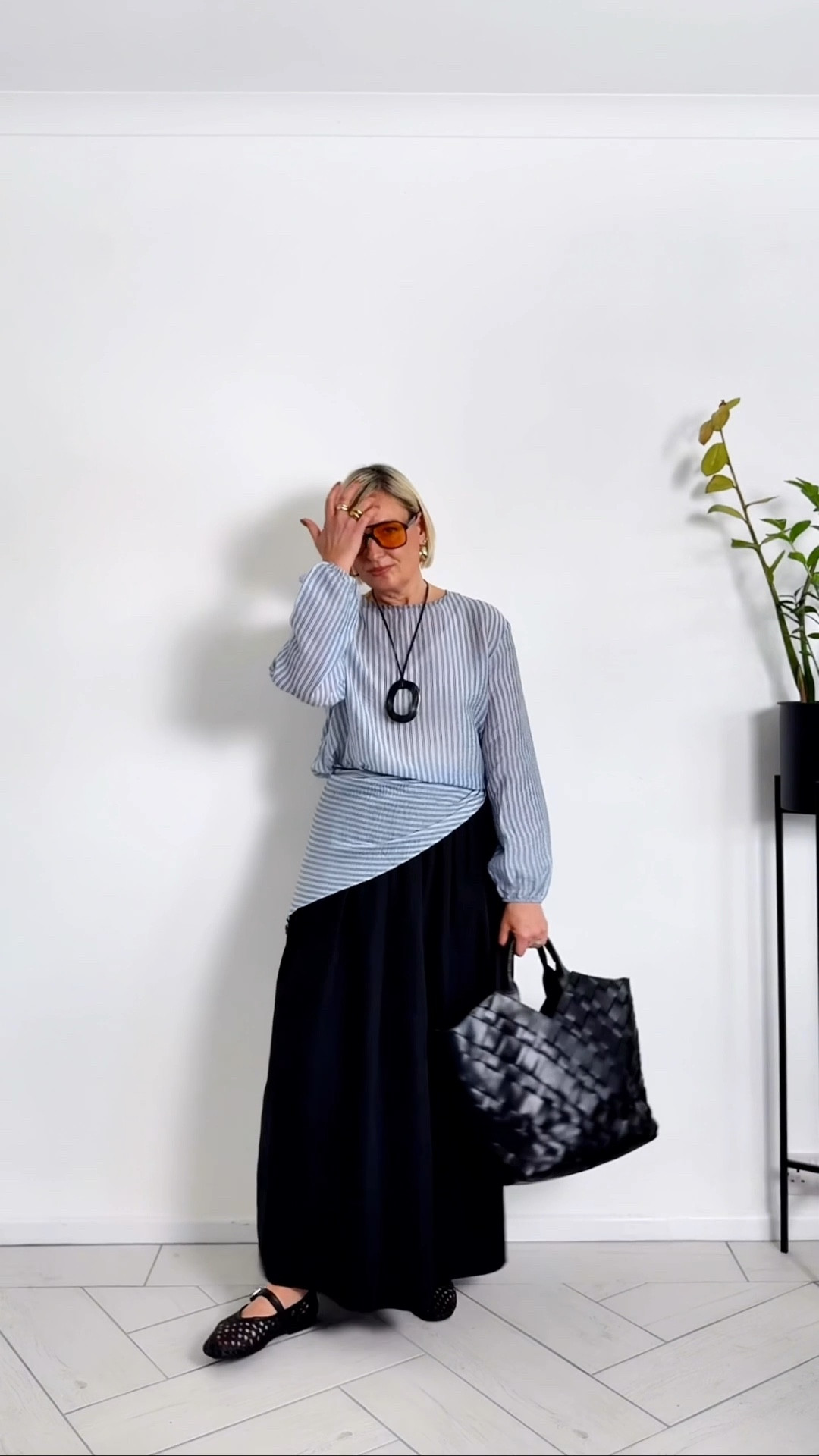 Styling an A-line skirt with longer tops

My skirt is a couple ot years old from Zara - I have linked similar.


#LTKuk #LTKstyletip #LTKover50style