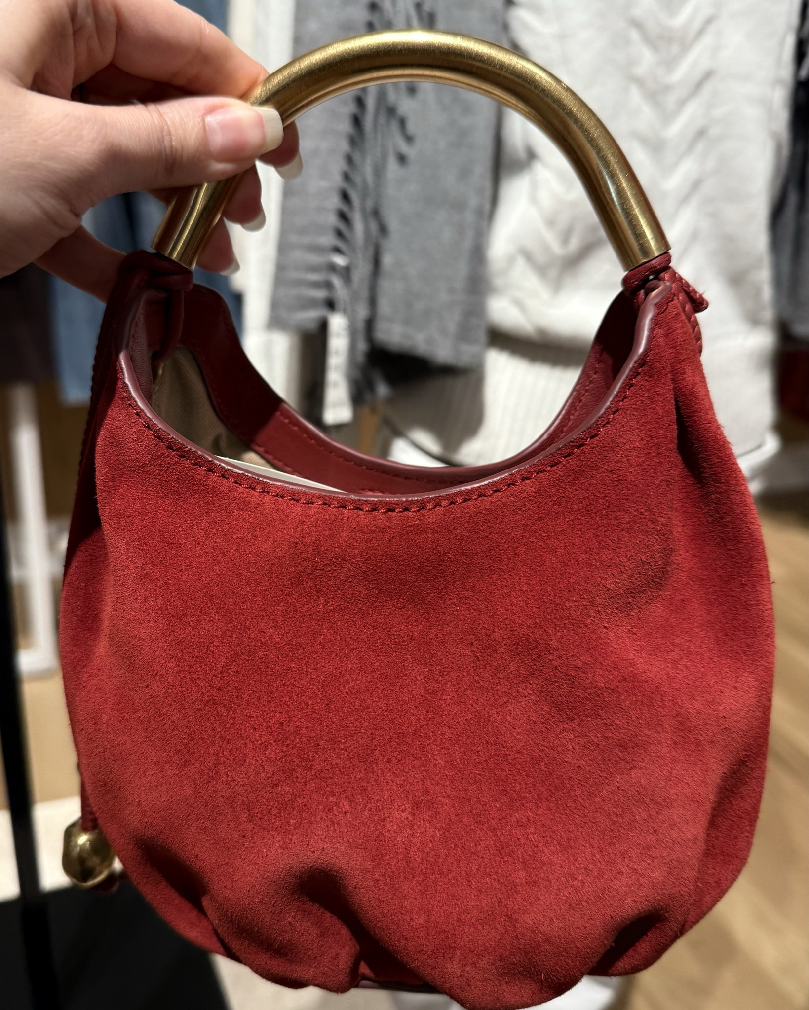Beautiful suede bags from Madewell I’m loving.



Madewell suede bag, madewell bag, bucket bag 

#LTKWorkwear #LTKSeasonal #LTKOver40