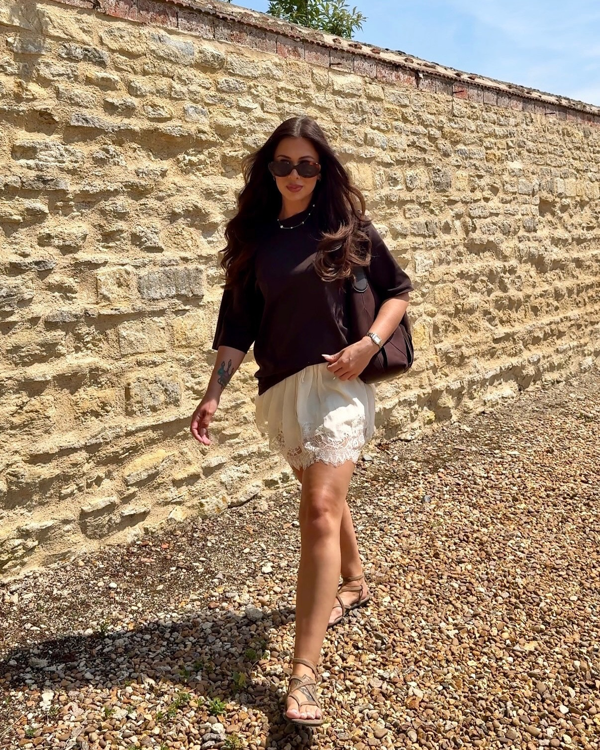 Still loving the lace hem trend ✨

This is SUCH a comfy outfit but makes you feel so put together, perfect for those days you feel a bit bloated as well.

#laceskirt #comfyoutfits #dailyoutfitinspo #casualoutfitideas