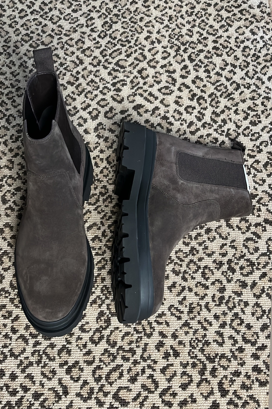 $269.99 now, $395 after sale!
Soooo many great brands for men on the Nsale so dont forget the
hubs or bf when shopping this year!  I scored these handsome suede boots by Vince❤️ check out all the great designers on the sale this year!  

#LTKmens #LTKxNSale #LTKshoecrush