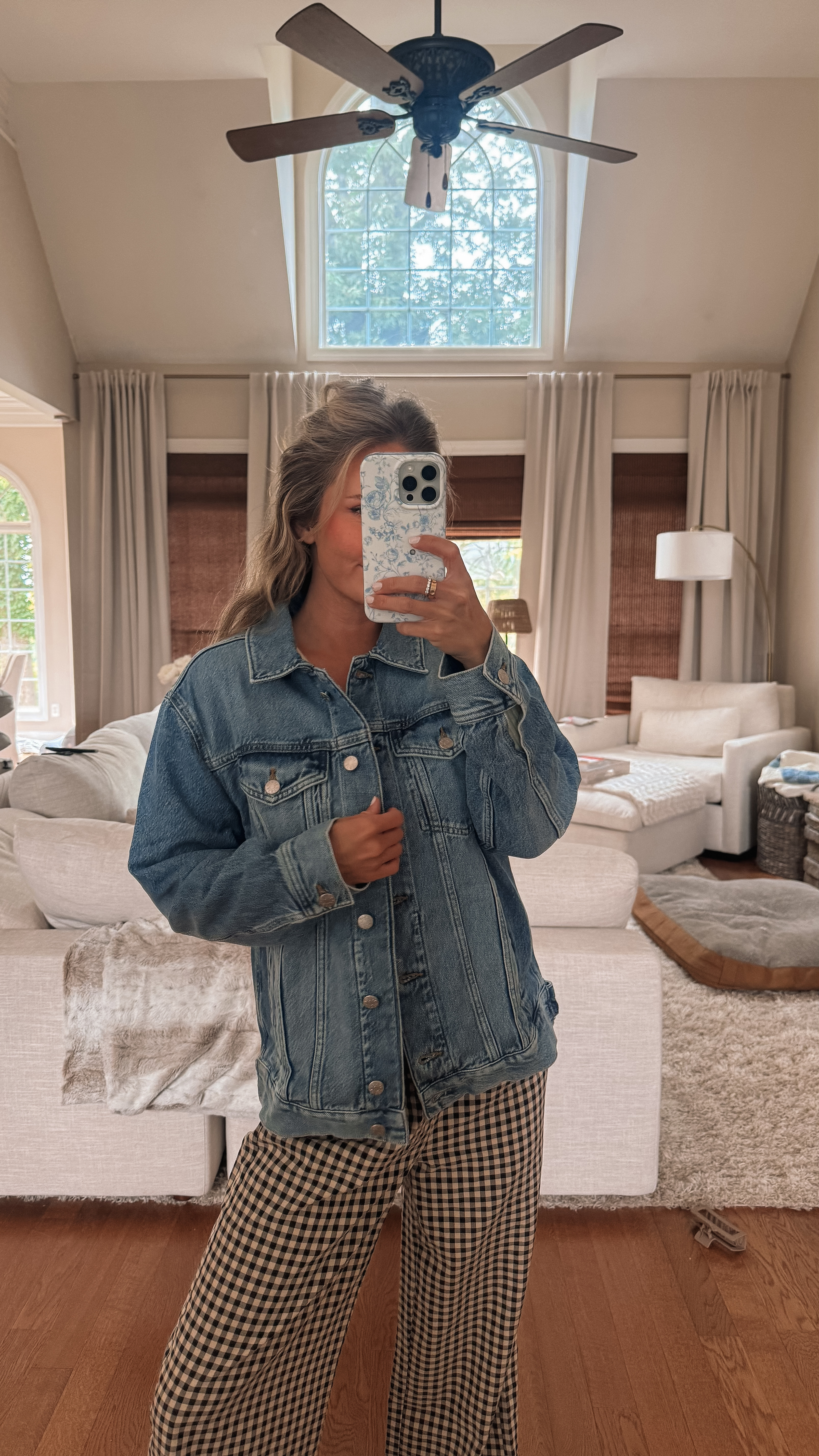 Dreaming of fall 🍂 Snagged this oversized denim jacket on sale from J.Crew and paired it with my new VICI set—comfy and cute all in one.


#JCrewStyle #VICIStyle #FallLayers #DenimJacket #LTKFallFinds 

 