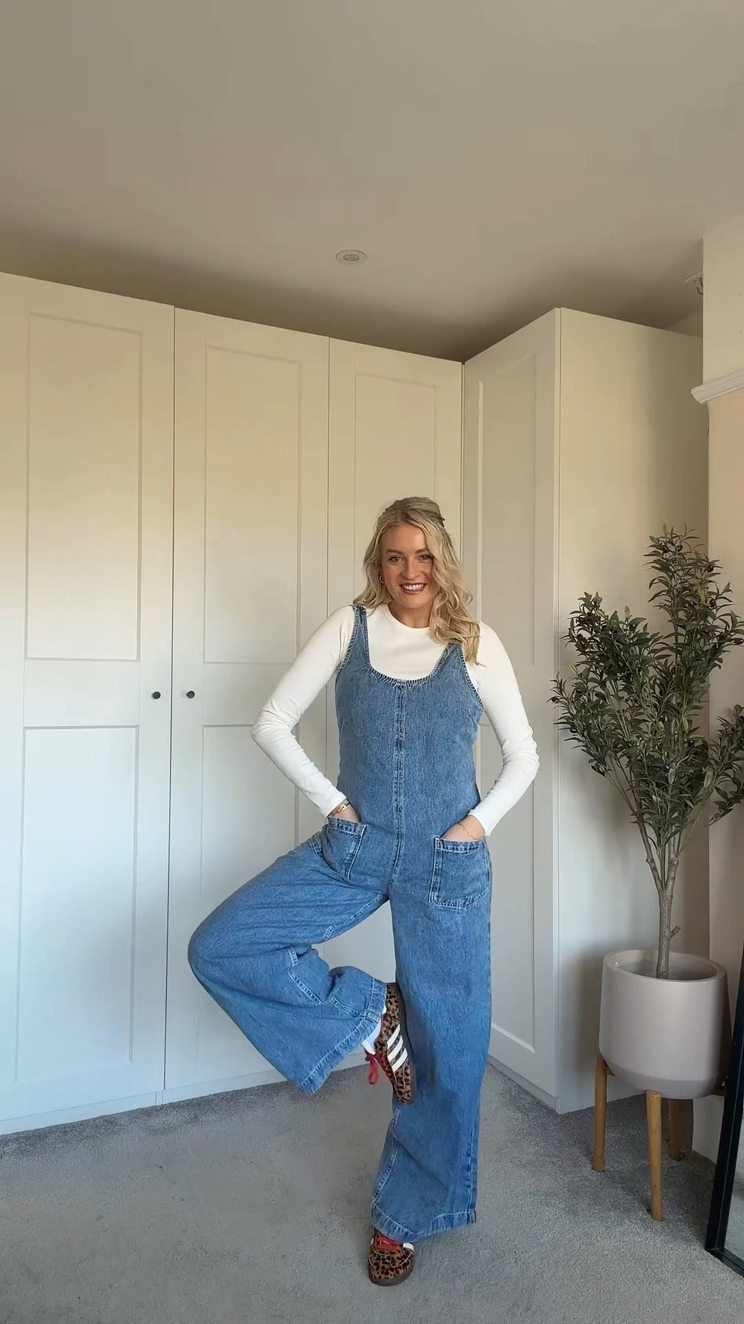 My Mum got me some dungarees and I love them 🥹❤️

Dungarees, ootd, denim jumpsuit, outfit inspo, adidas trainers, leopard trainers 