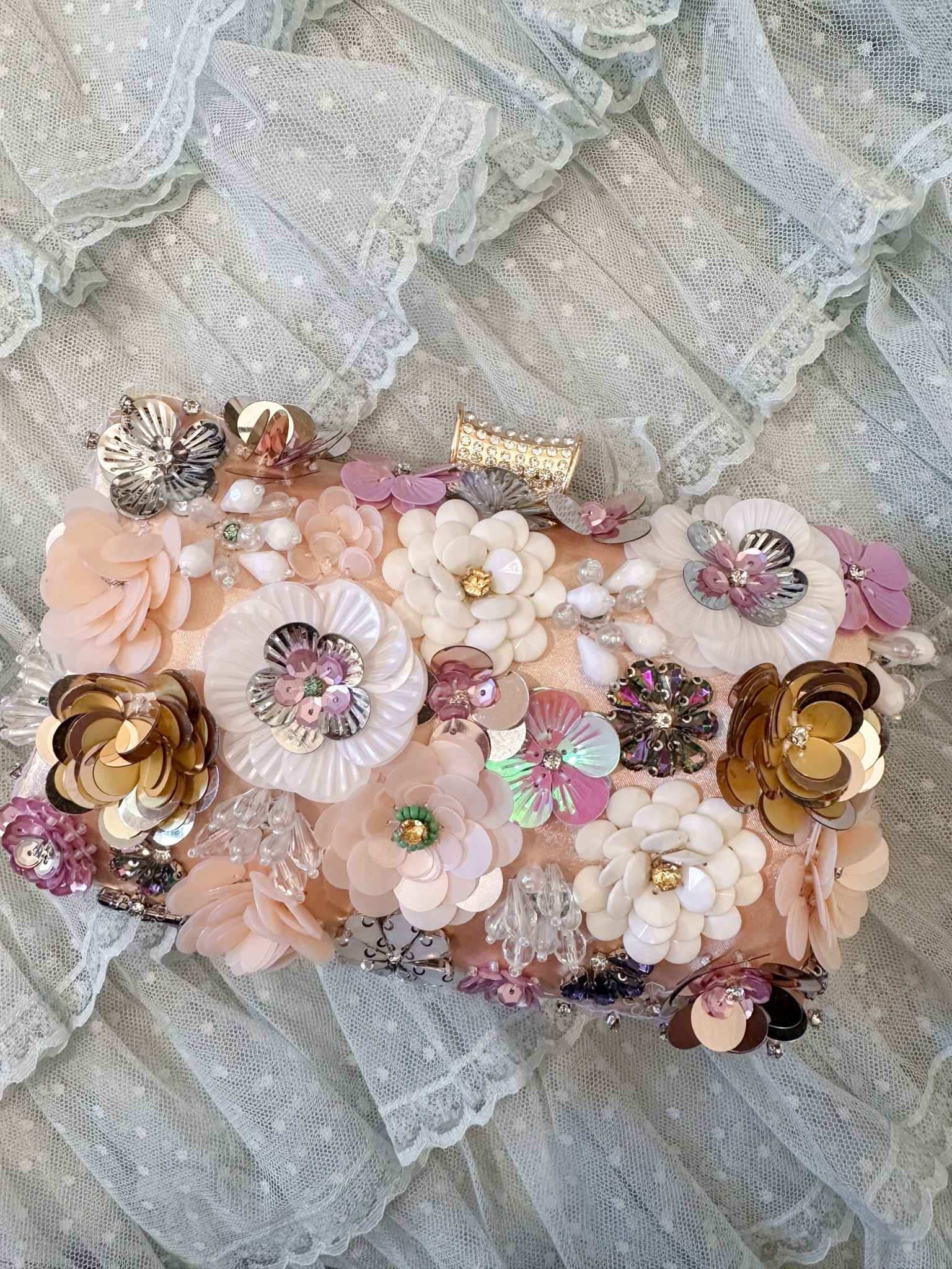 The cutest formal clutch

#LTKFindsUnder50 #LTKParties #LTKItBag