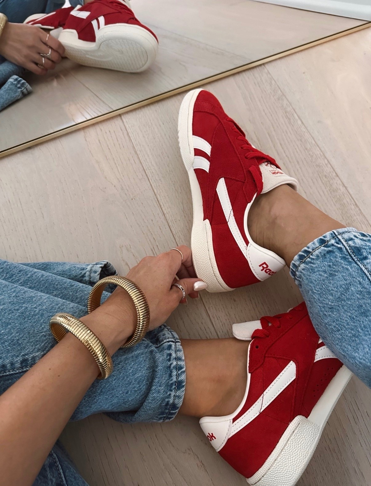 🤍 I’ve been on the hunt for the perfect shade of red sneaks, and I finally found them! ❤️
Run true to size 👟

@reebok @dsw #reebokpartner