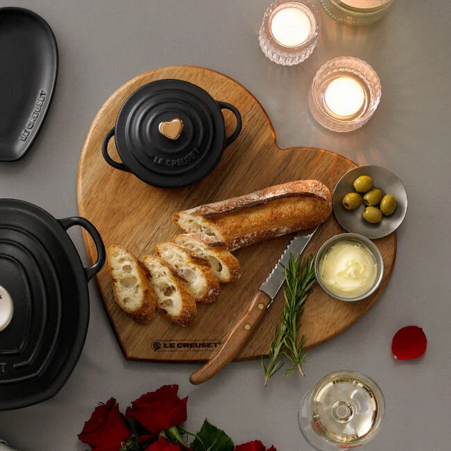 Heart Acacia Wood Serving Board | Le Creuset