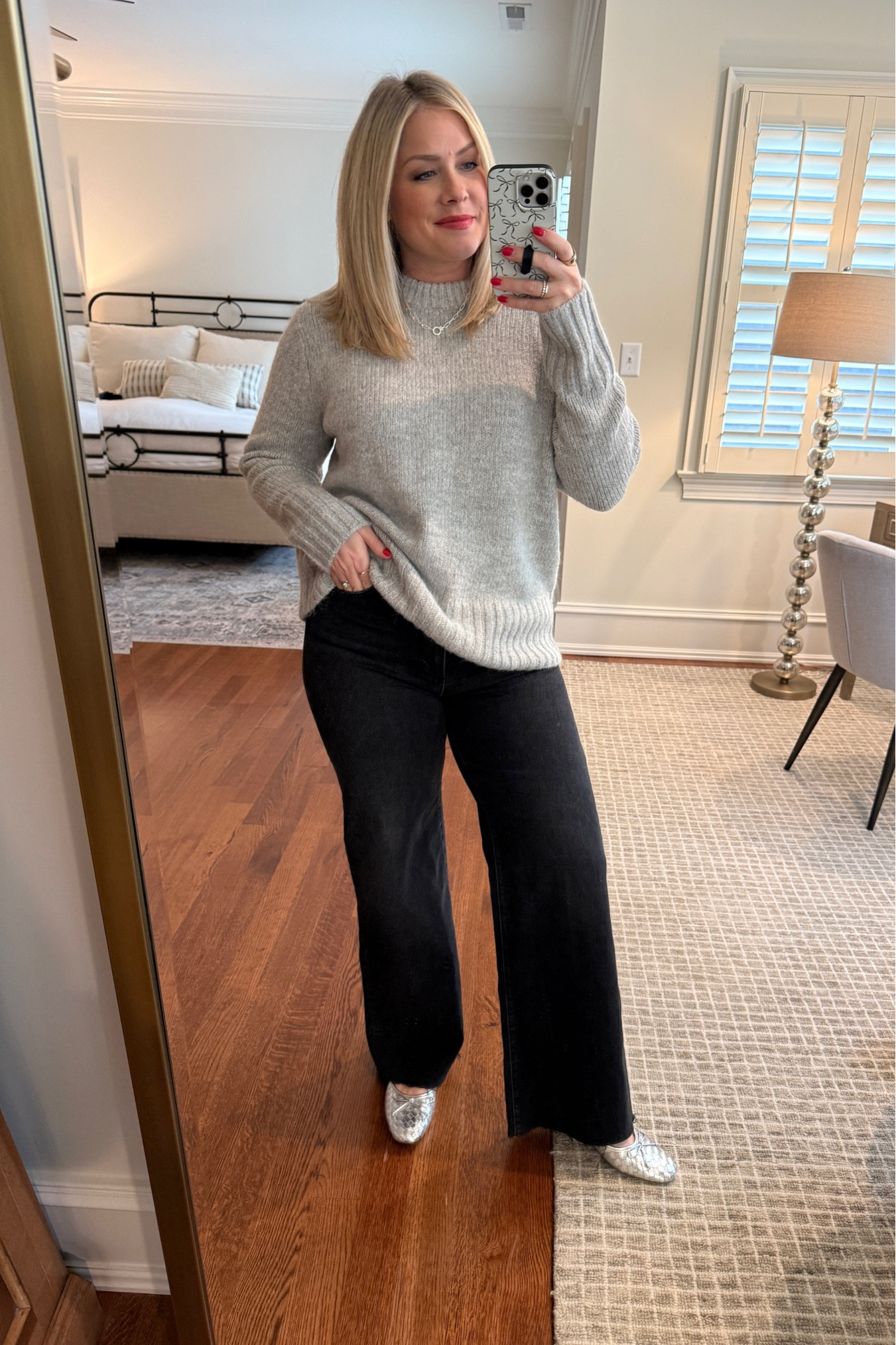 When in doubt, monochrome! Sticking with one color for your full look is the easiest way to look pulled together, even in comfy items like jeans and a pullover! Shop my @EvereveOfficial looks (more in stories)! #EverevePartner #EvereveStyle