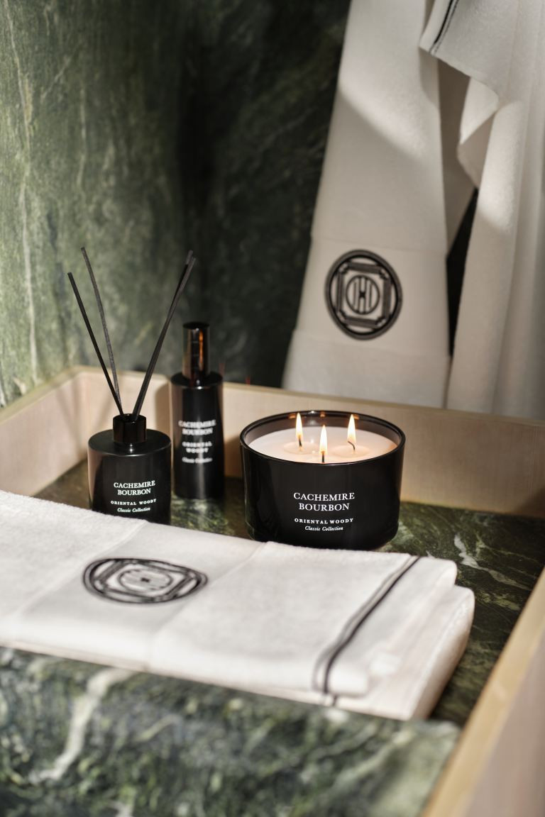 Vela aromática en recipiente de vidrio - Negro/Cachemire Bourbon - HOME | H&M ES | H&M (FR, IT, ES, PT, BE)