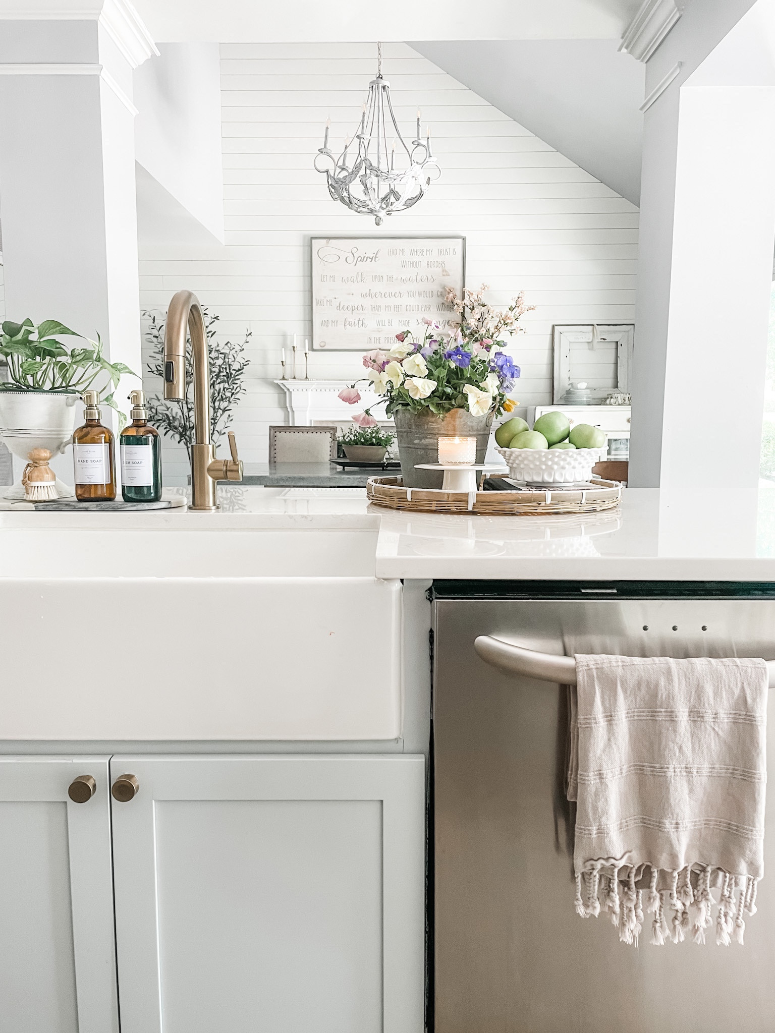 Kitchen counter decor.

Turkish Hand Towel.
Amber Glass Soap Dispenser.
Gold Knob.
Champagne Bronze Hardware.
Kitchen Faucet.
Flat Wicker Basket.
Counter Decor.
Palm Scrub Brush.
Pot Scrubber.
Quartz Countertop.
Farmhouse Sink.
#kitchen #amazon

#LTKhome #LTKstyletip #LTKFind