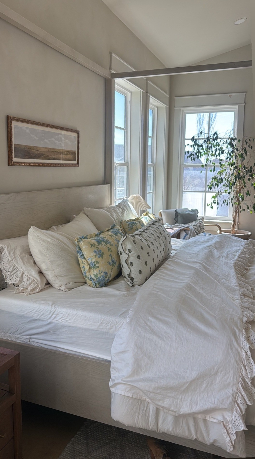 Love adding the pops of spring into my room 🌼✨️

#LTKHome