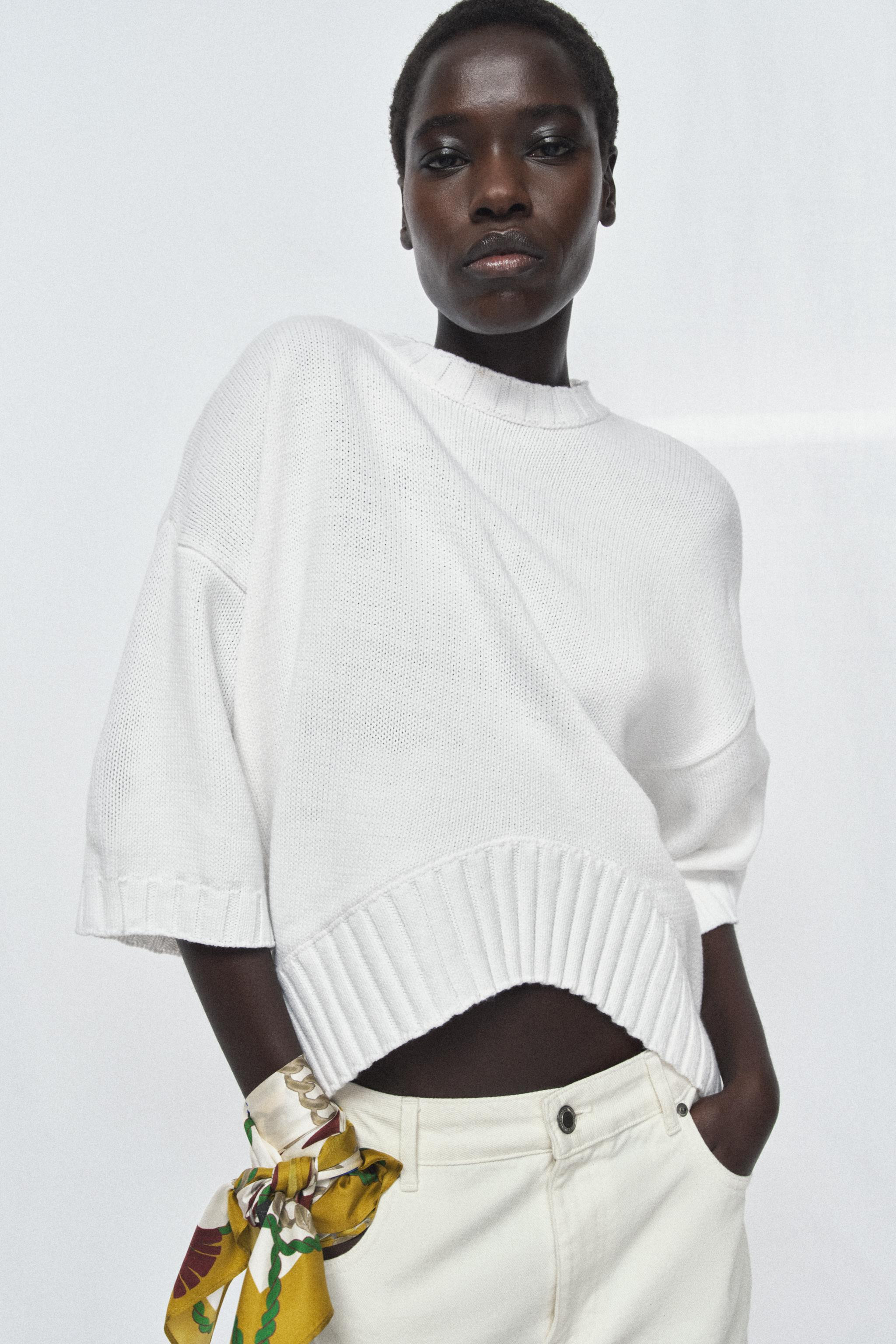 ASYMMETRIC HEM SHORT SLEEVE KNIT JUMPER | Zara US