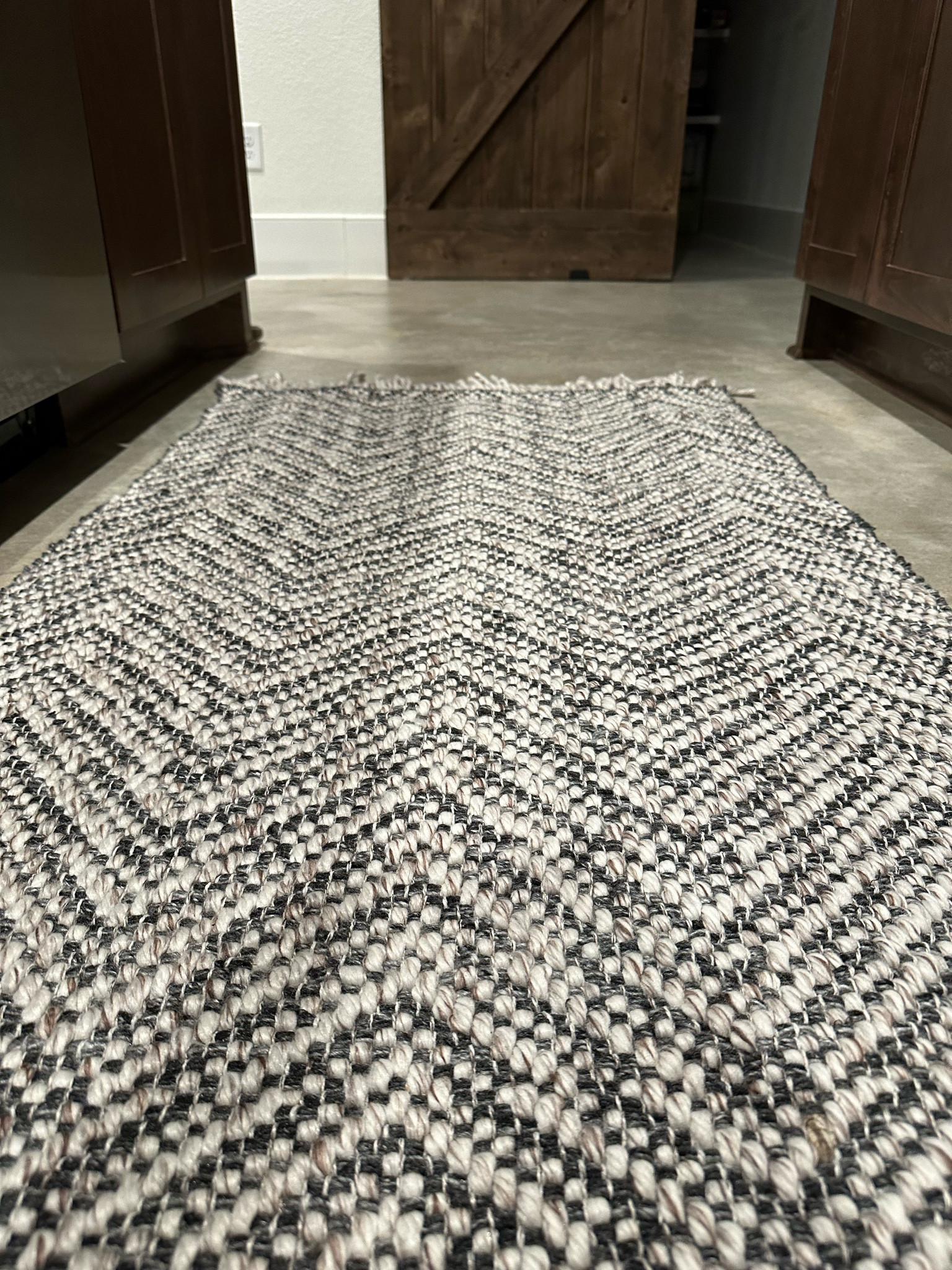 Pottery Barn runner 2.5’x9’
#LTKhome #LTKhomedecor #LTKkitchen #LTKrug

#LTKSale