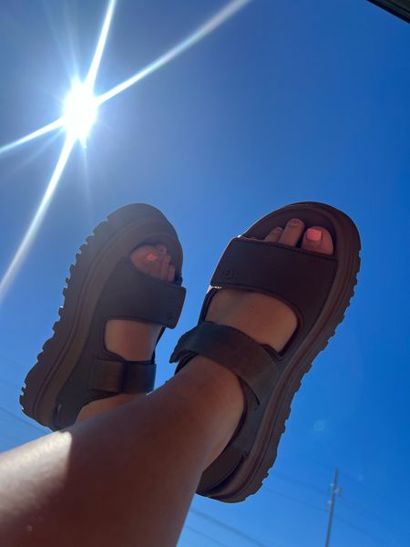 Ugg golden 
Slides 
Ugh sandals 