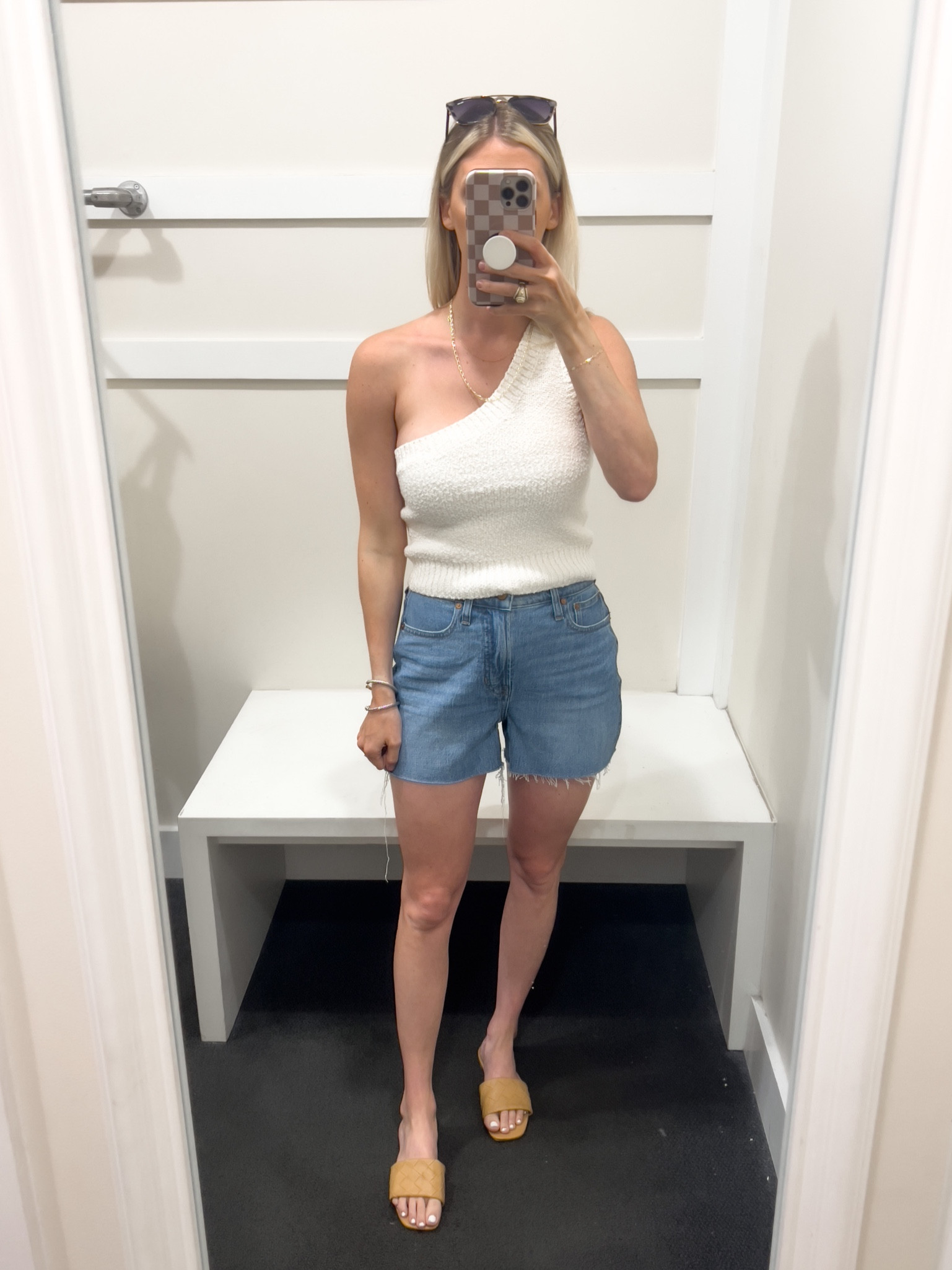 Madewell sale! 30% off with code WARMUP

Top: size XS
Shorts: size 25

#LTKunder50 #LTKsalealert #LTKunder100
