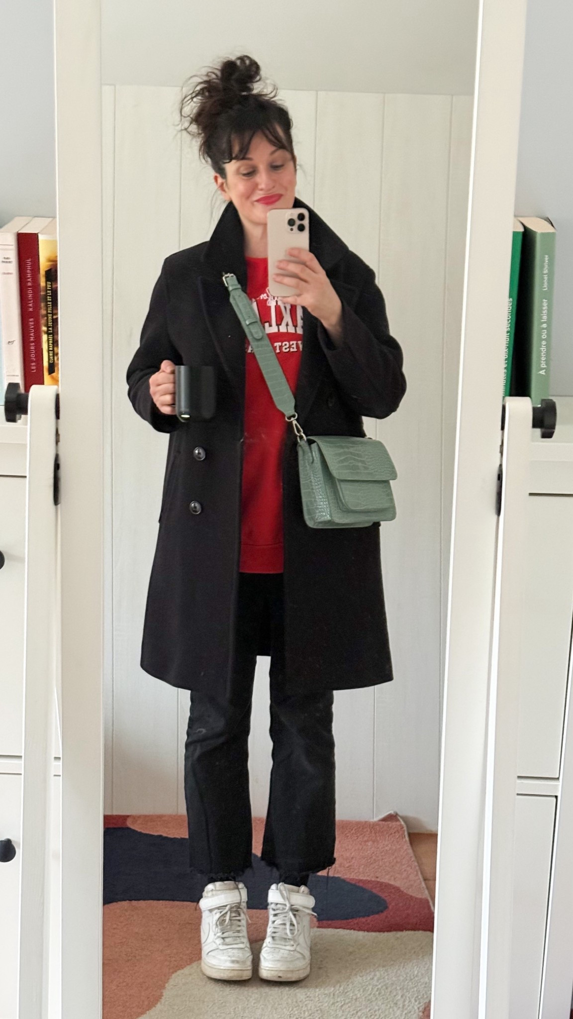 • Caban #pablo 
• Sweat #defacto 
• Sac #hvisk
• Jean #mango 
• Baskets #nike 
• Rouge à lèvres #chanel 

#LTKwinter #LTKeurope #LTKfrance