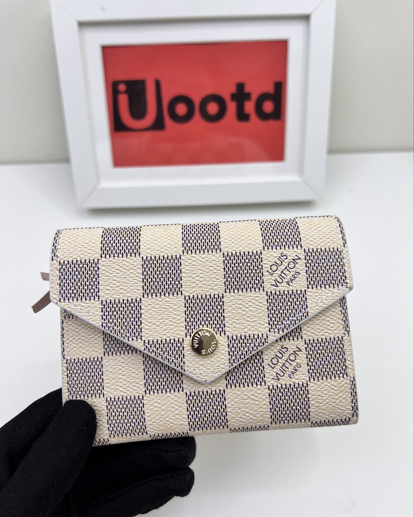 LV CheckerBoard wallet white wallet folding wallet 

#LTKGiftGuide #LTKfindsunder100 #LTKfitness