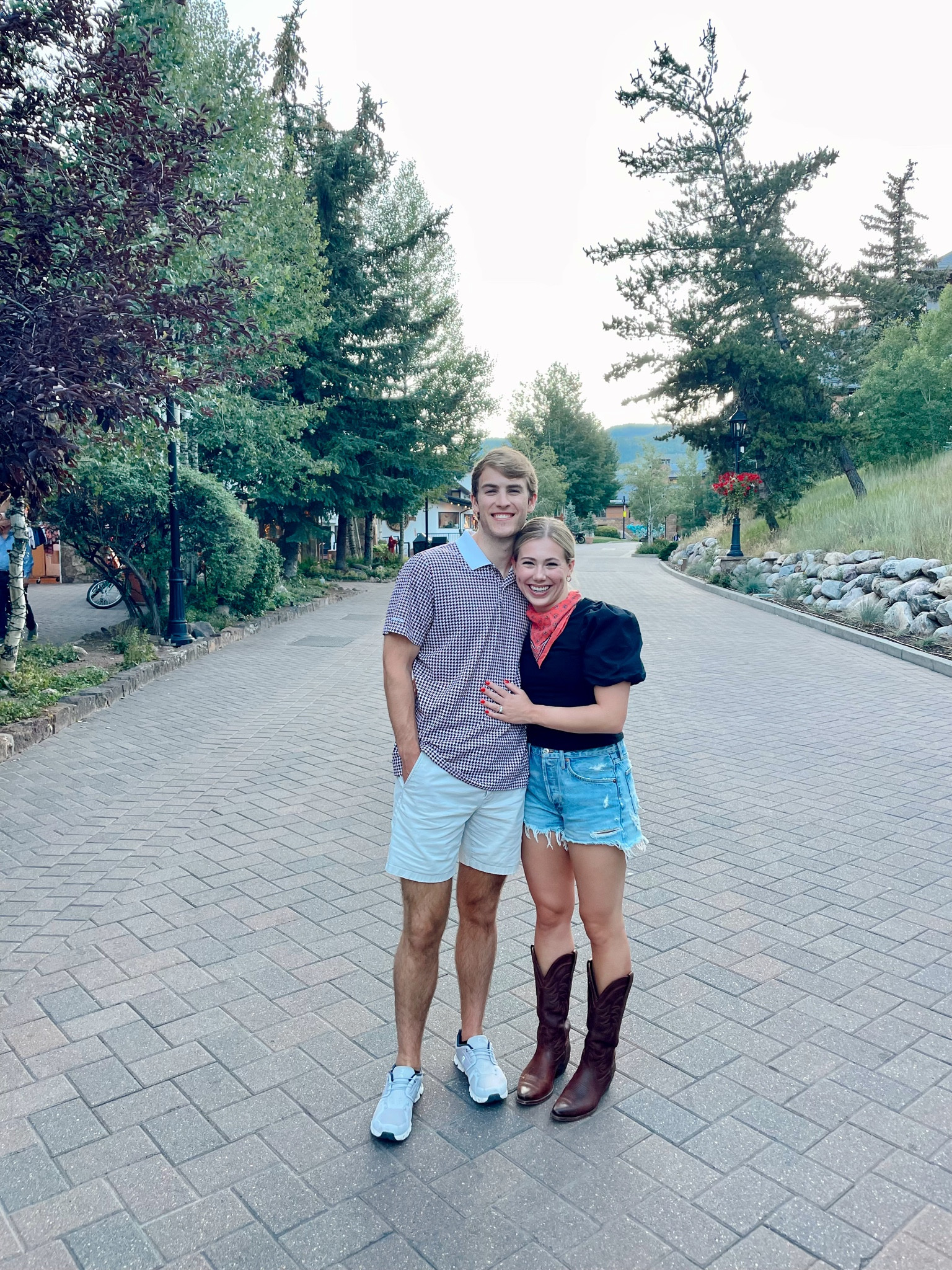ootn in Vail! ⛰️ obsessed with these denim shorts currently!!! Top is old from Zara but linking similar! 😍

#LTKSeasonal #LTKtravel #LTKfindsunder100