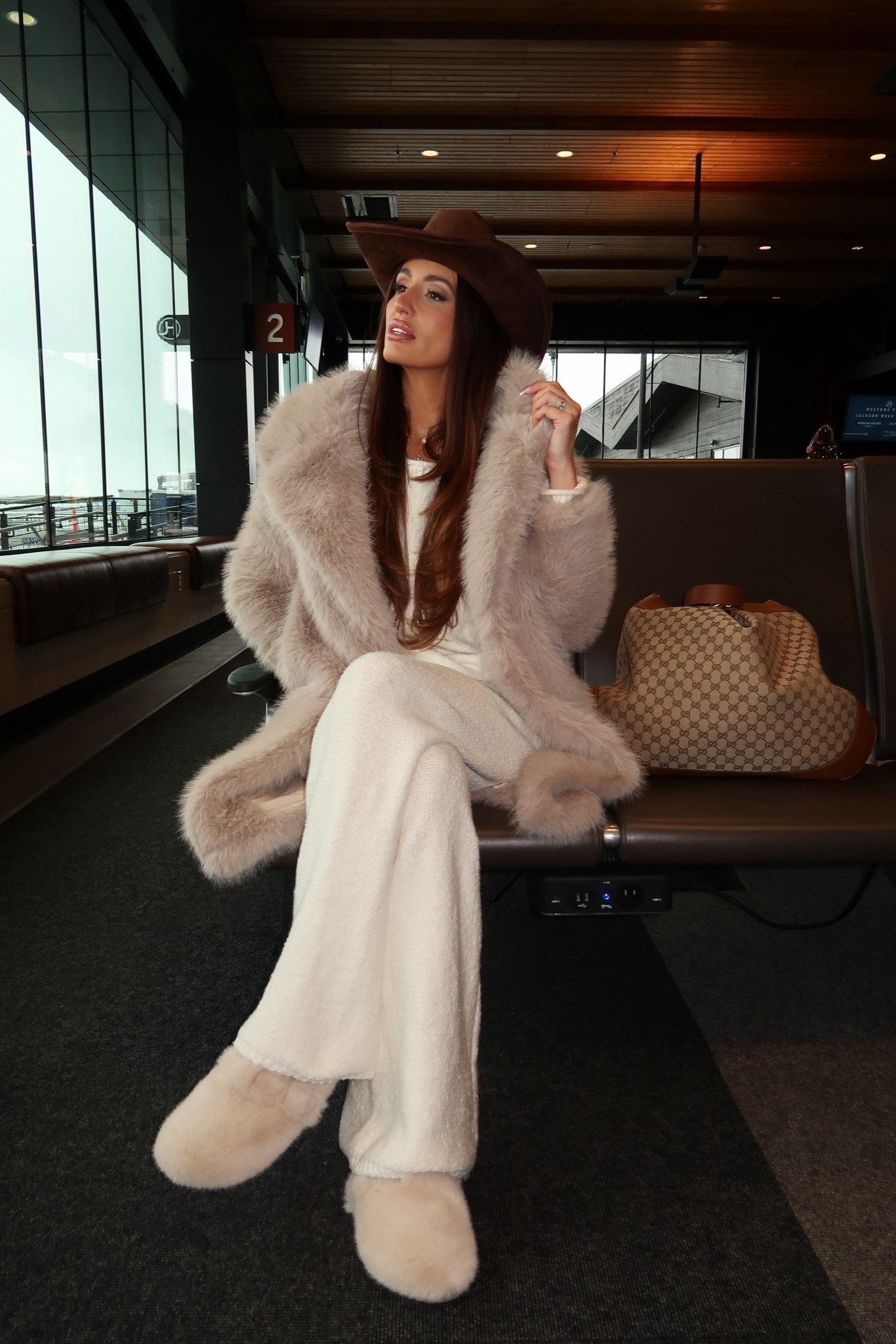 Winter travel outfit

#LTKHoliday #LTKTravel #LTKSaleAlert