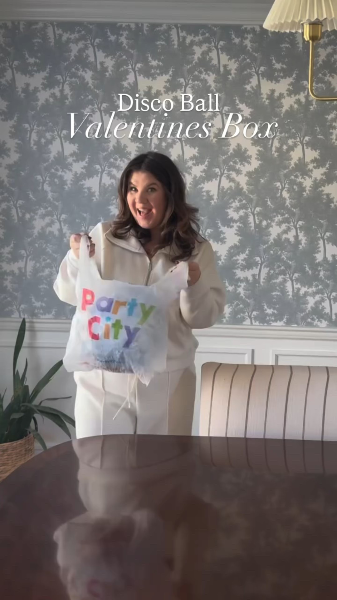 Disco all the time, send Valentines occasionally💕
Comment SHOP & I’ll send you the link to the disco ball piñata! 

.
.
.
#valentinesinspo #valentinesbox #classvalentines