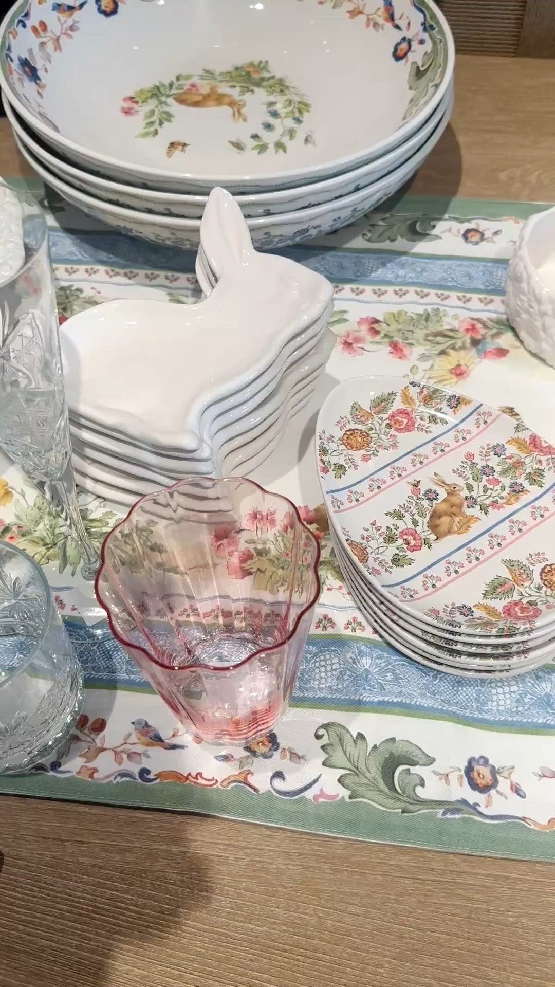 
Time for a spring garden party — fresh blooms, soft colors, and a table set for beautiful moments outdoors. 🌸

Hashtags:
#FloralTabletop
#SpringGardenParty
#SpringEntertaining
#TablescapeInspo
#OutdoorDining
#FreshBlooms
#StyledTable

#LTKHome #LTKSaleAlert #LTKSpringSale